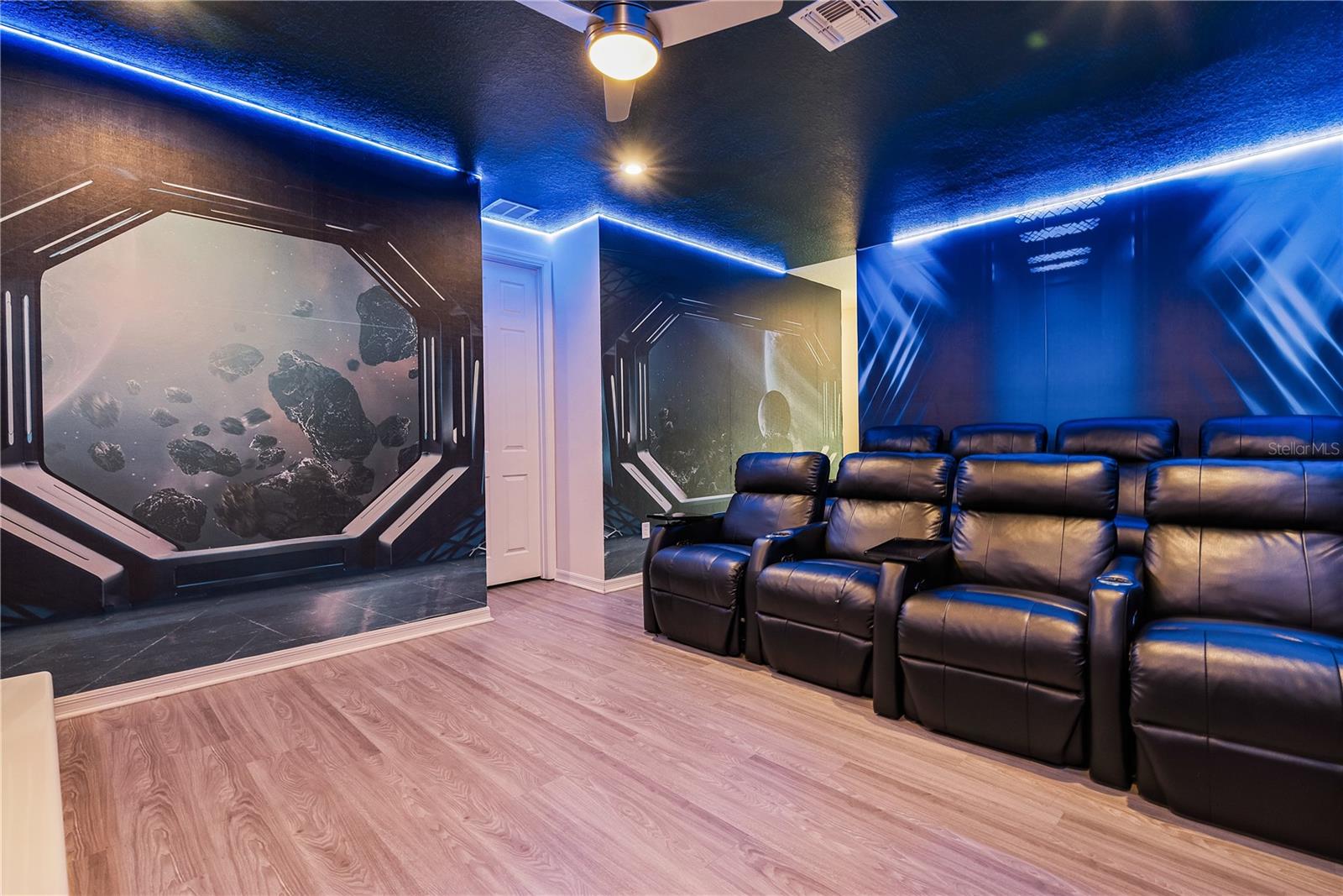 8915 TROPICAL HAVEN CT