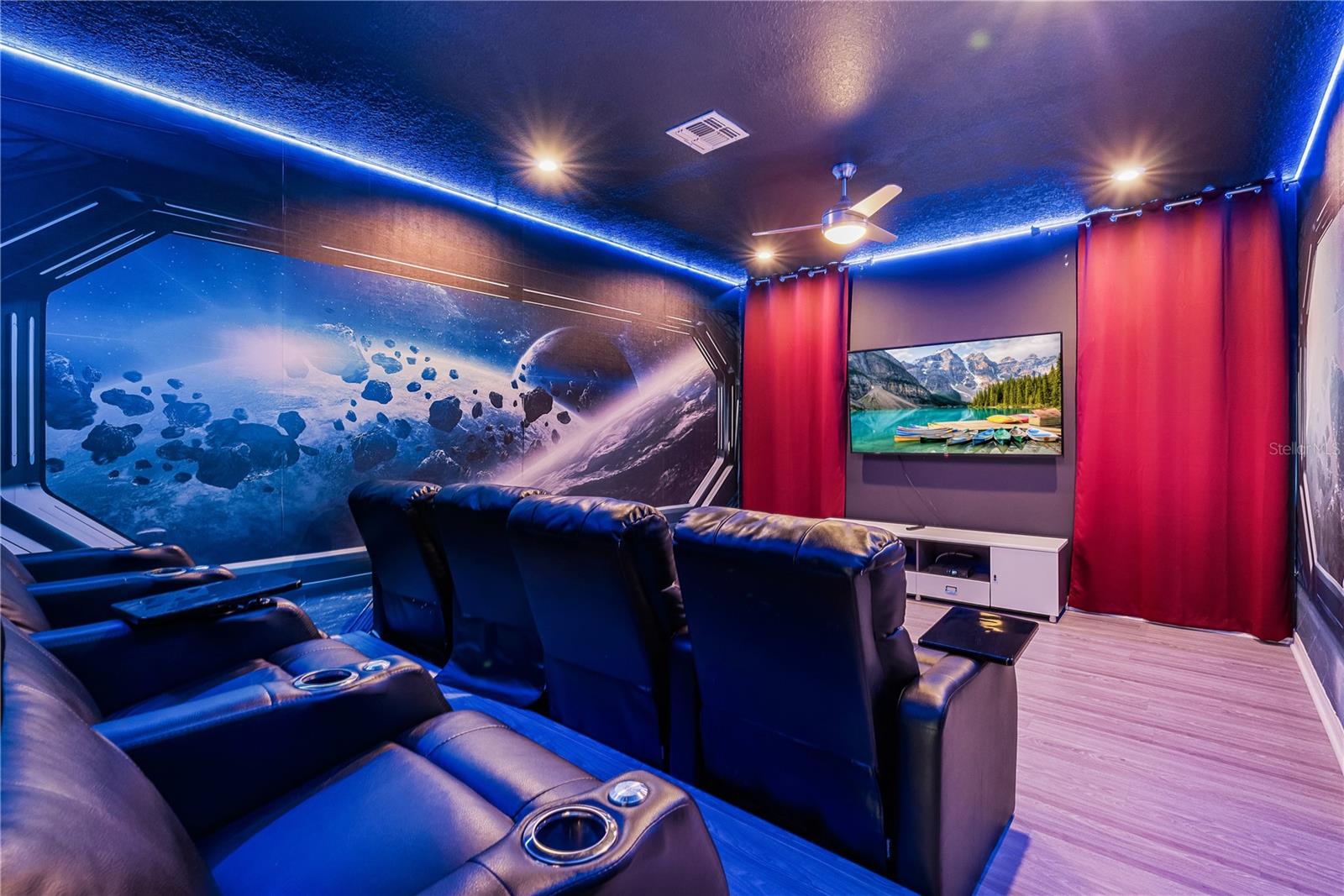 8915 TROPICAL HAVEN CT