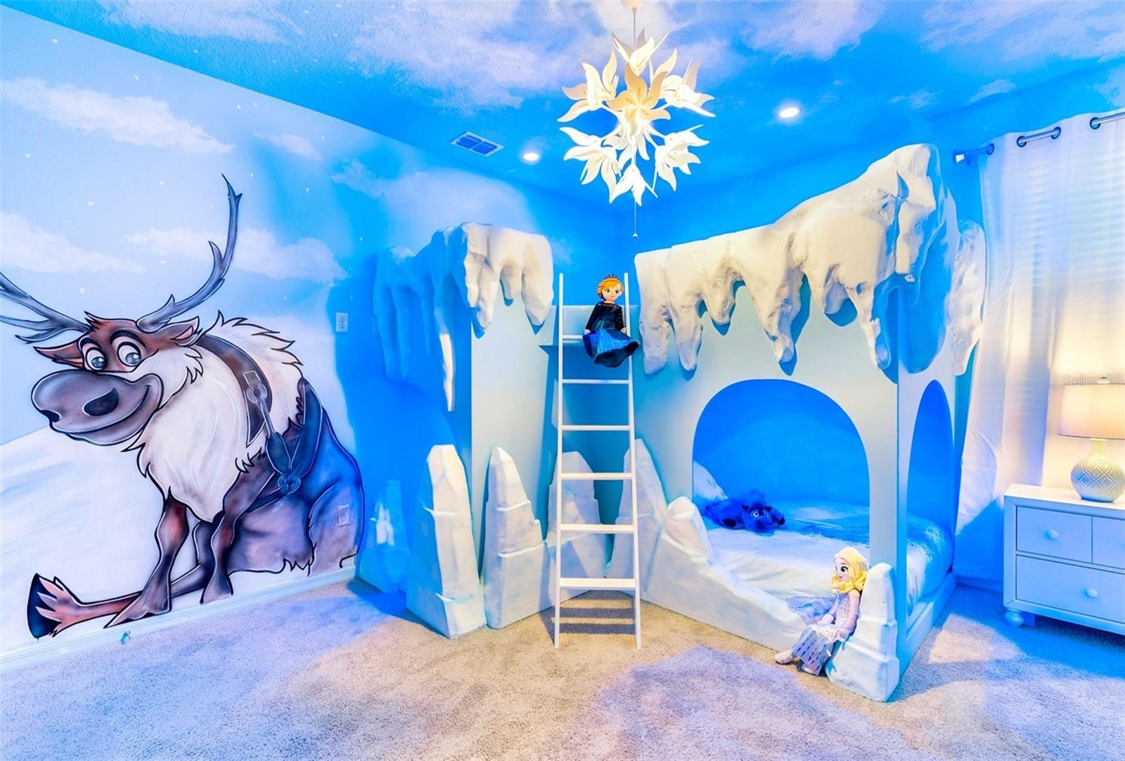 8915 TROPICAL HAVEN CT