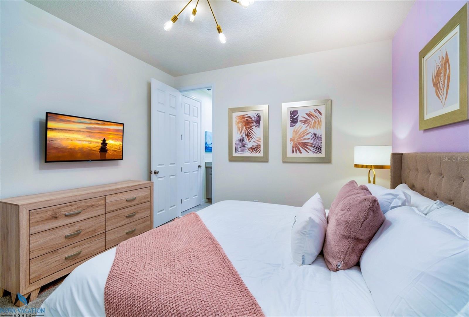 8915 TROPICAL HAVEN CT