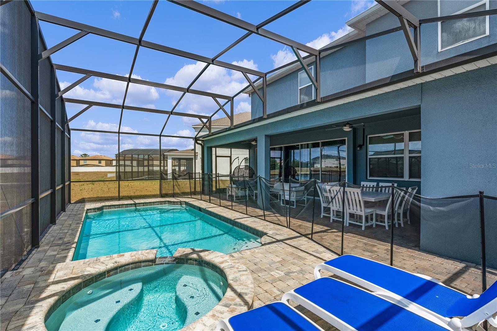 8915 TROPICAL HAVEN CT