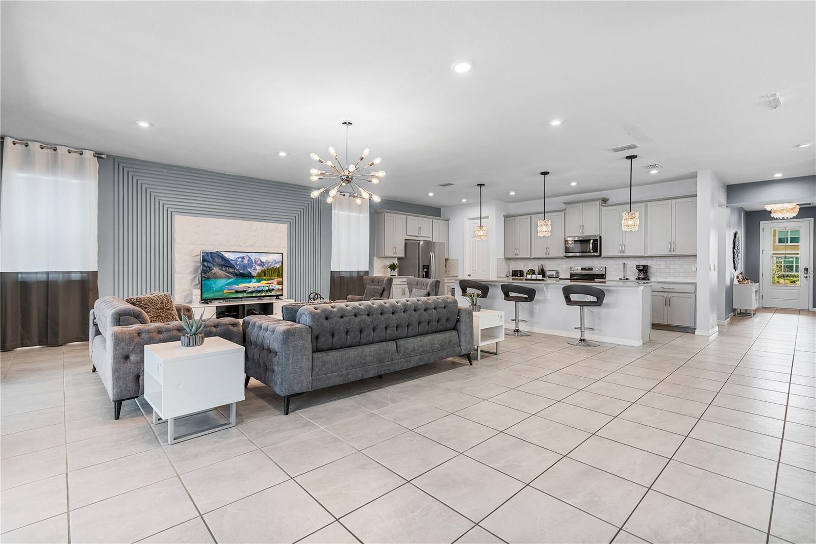 8915 TROPICAL HAVEN CT