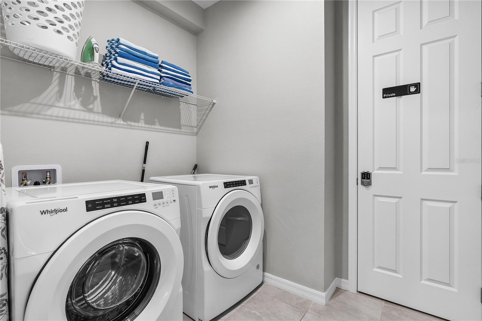 8915 TROPICAL HAVEN CT