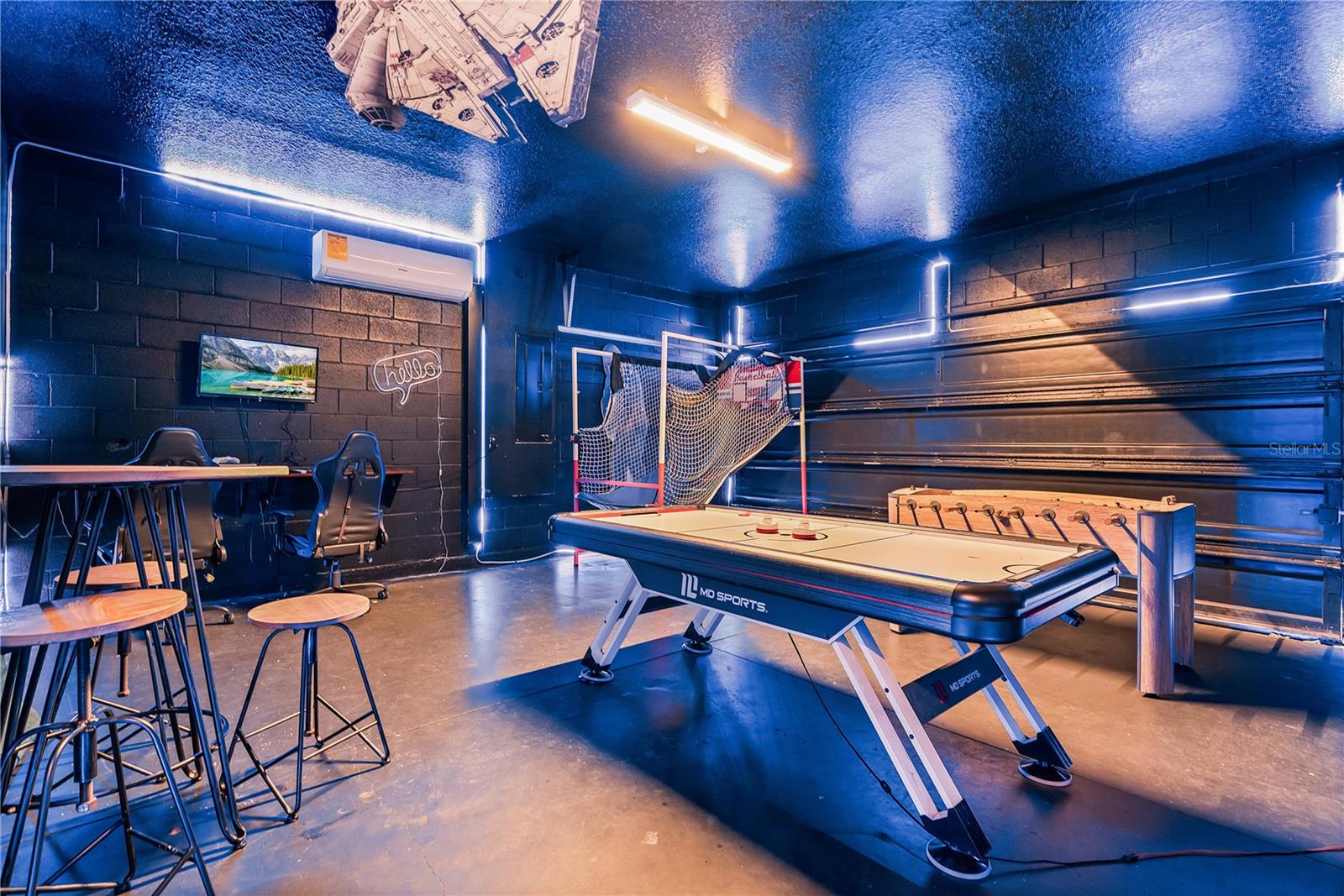 8915 TROPICAL HAVEN CT