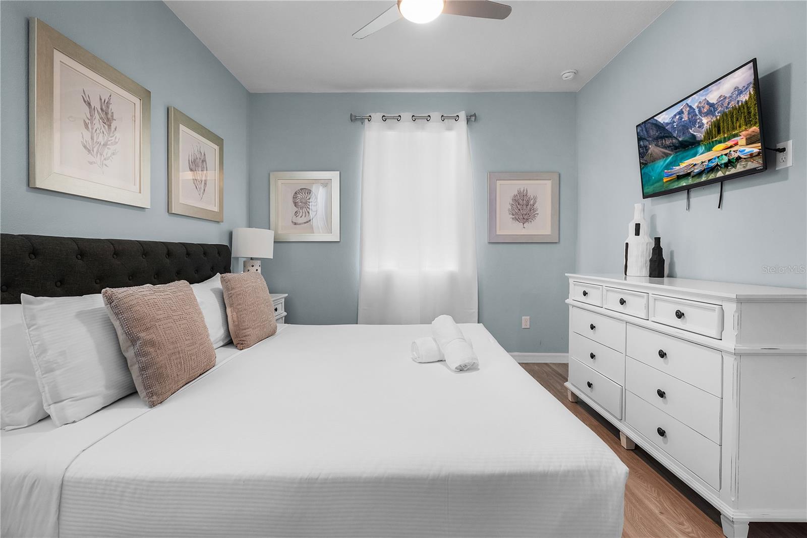 8915 TROPICAL HAVEN CT