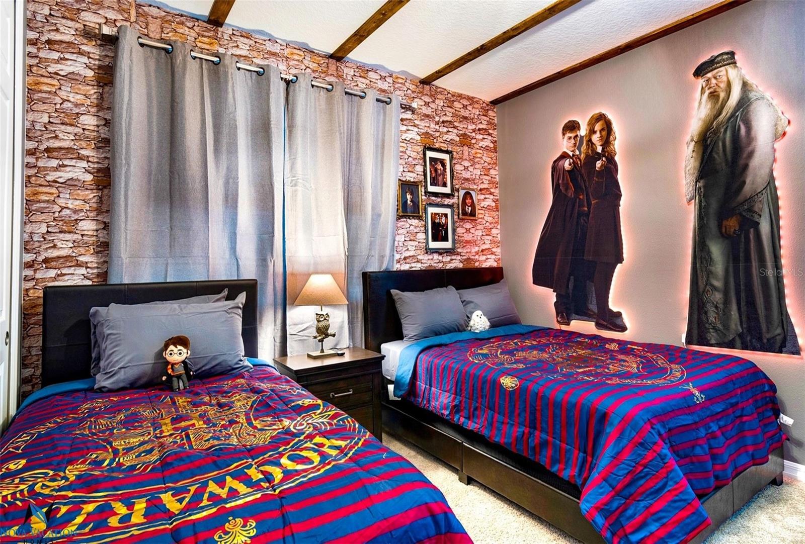 8915 TROPICAL HAVEN CT