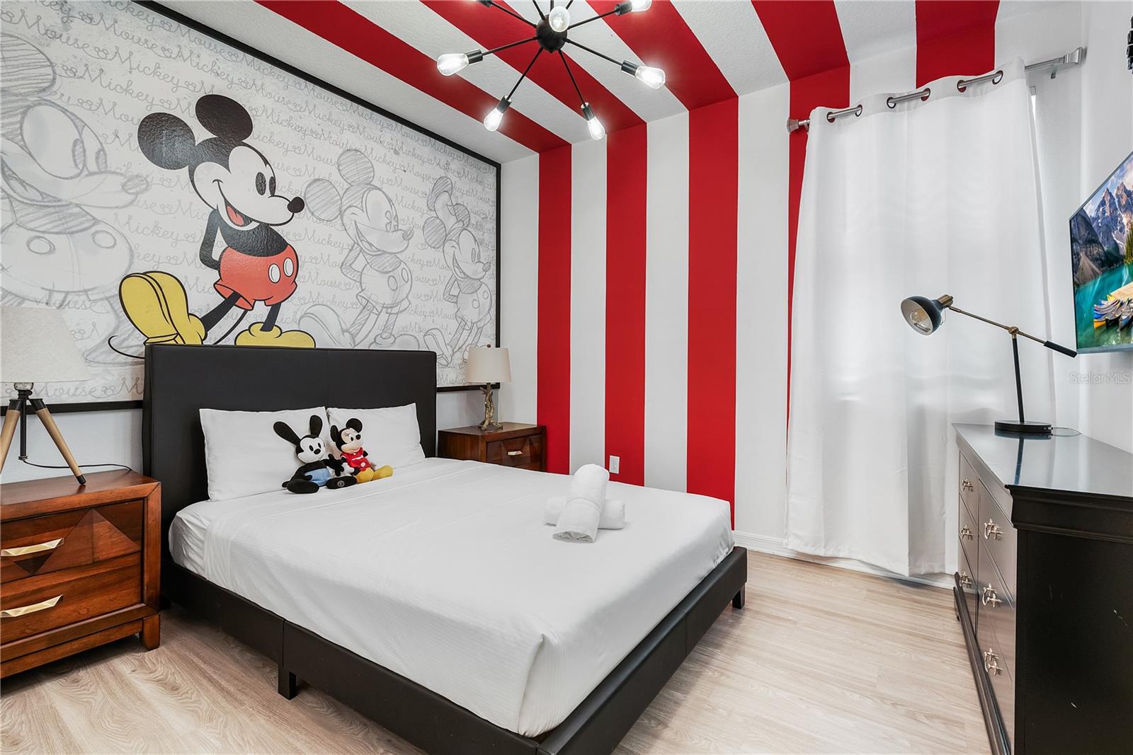 8915 TROPICAL HAVEN CT