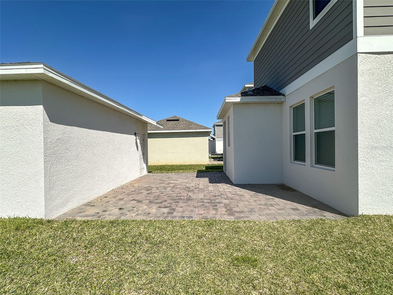 1408 ROXY LN