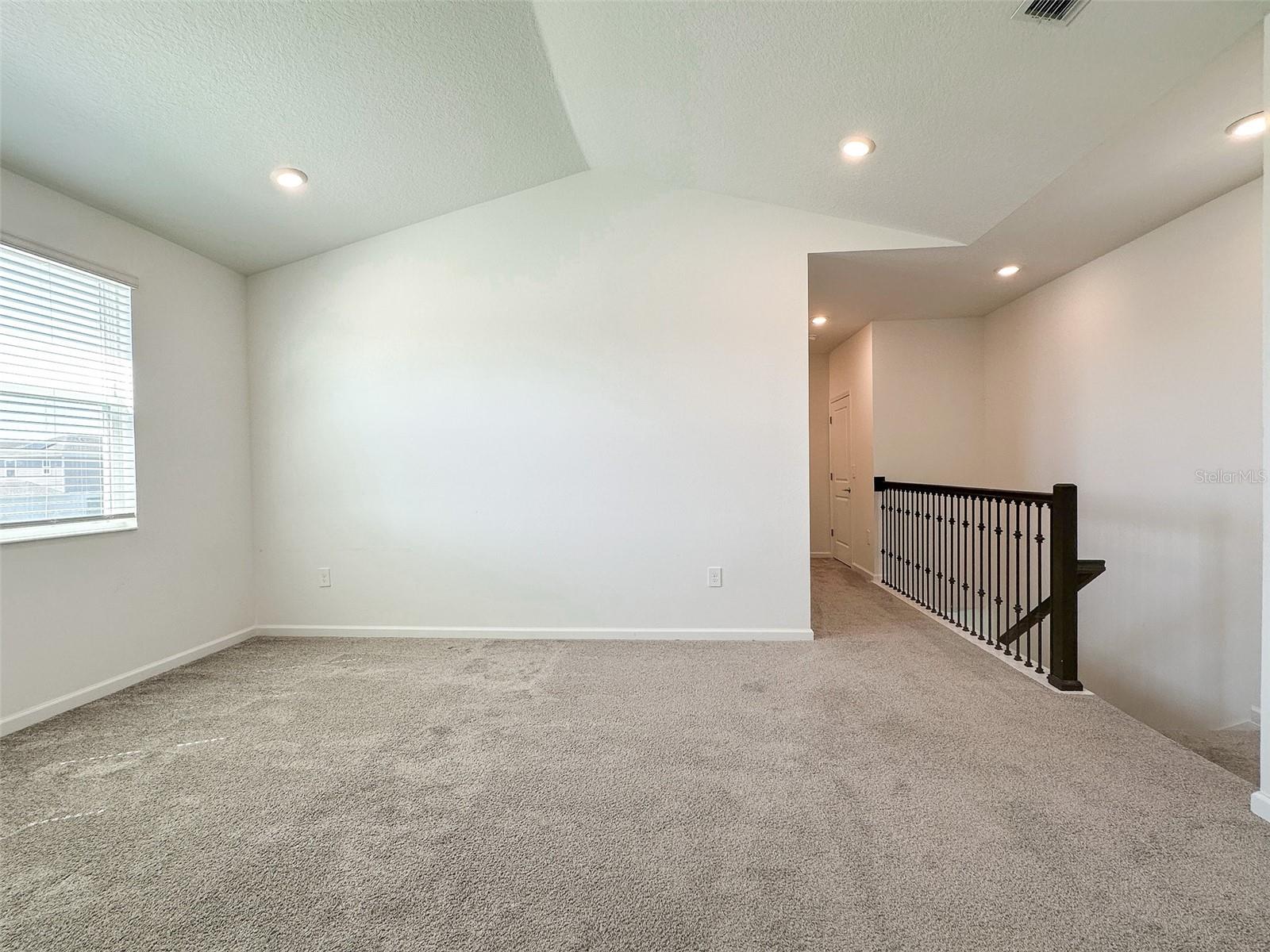 1408 ROXY LN