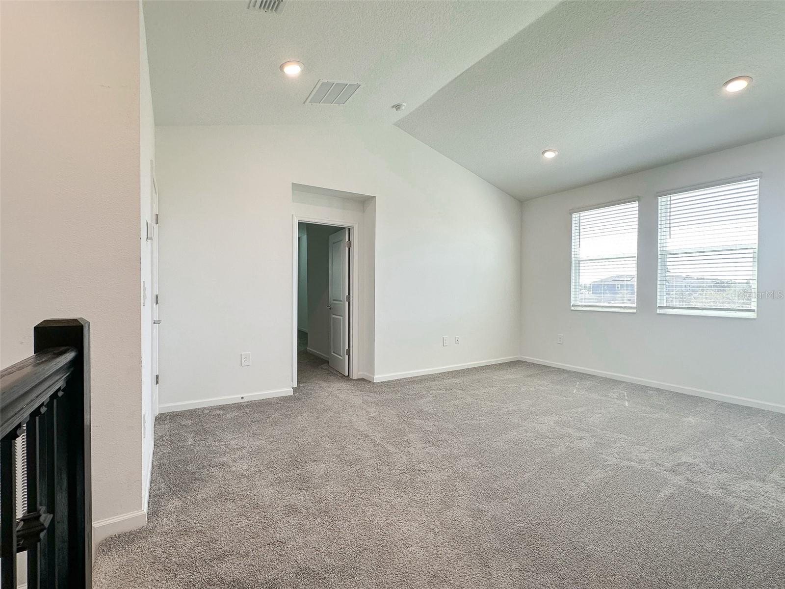 1408 ROXY LN