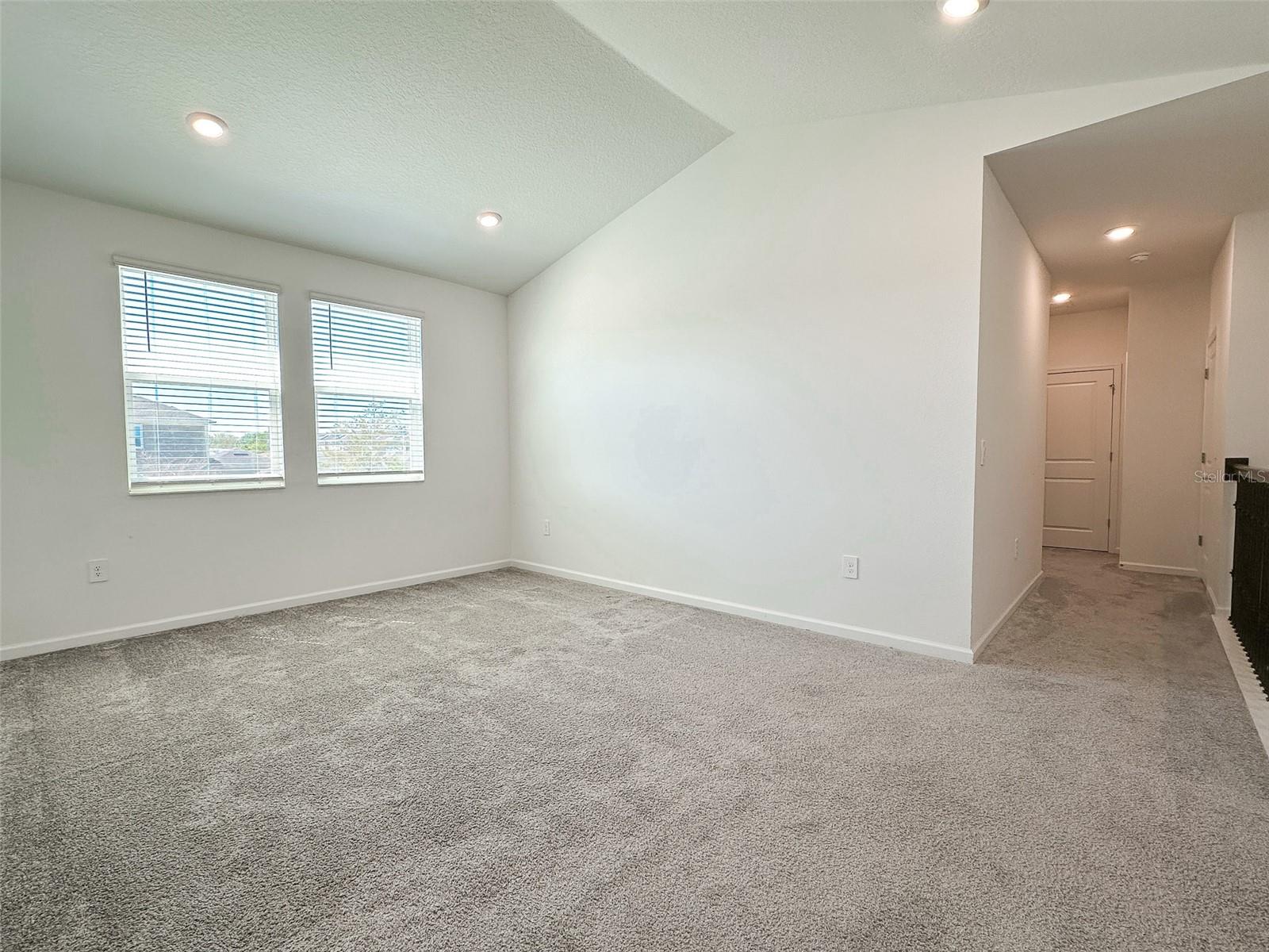 1408 ROXY LN