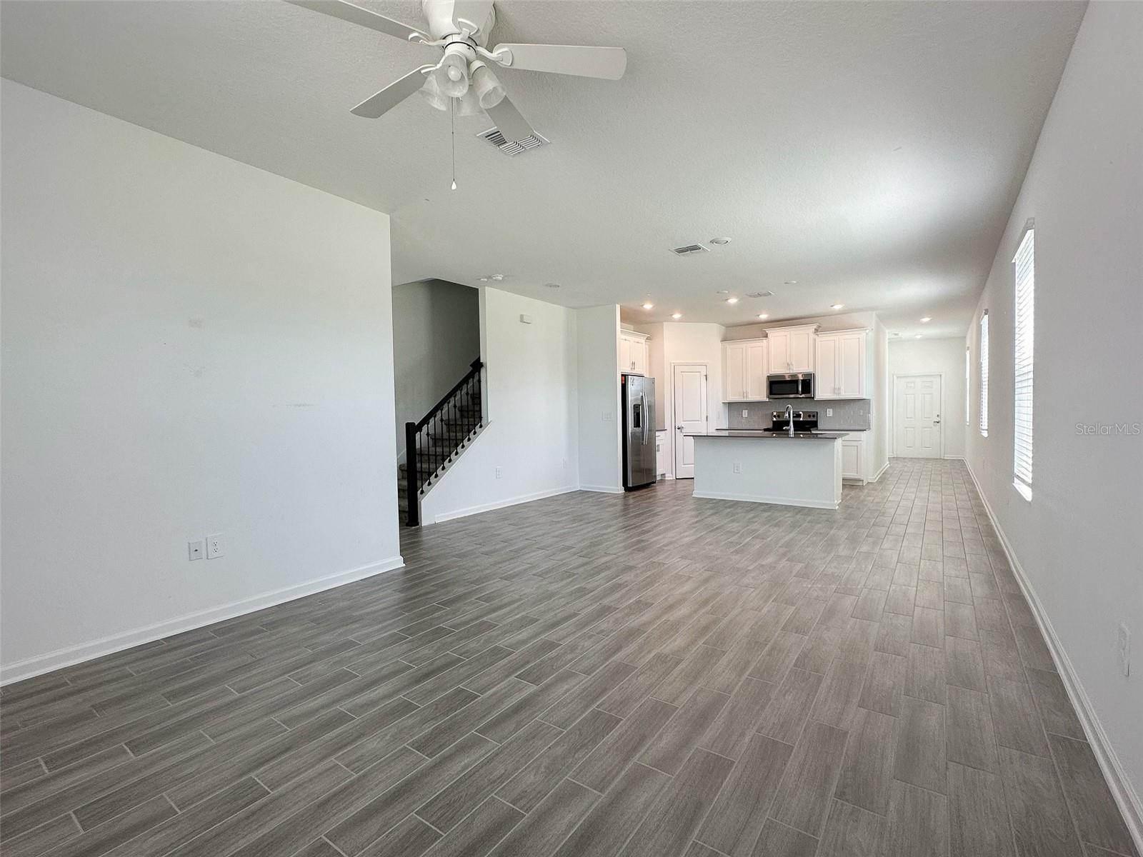 1408 ROXY LN