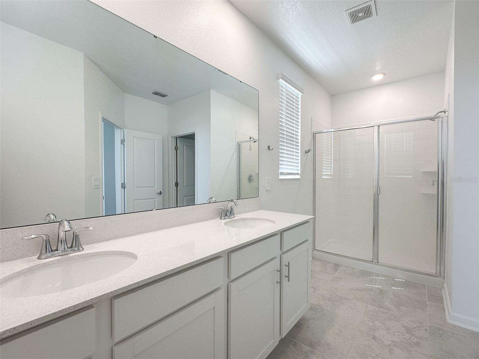 1408 ROXY LN