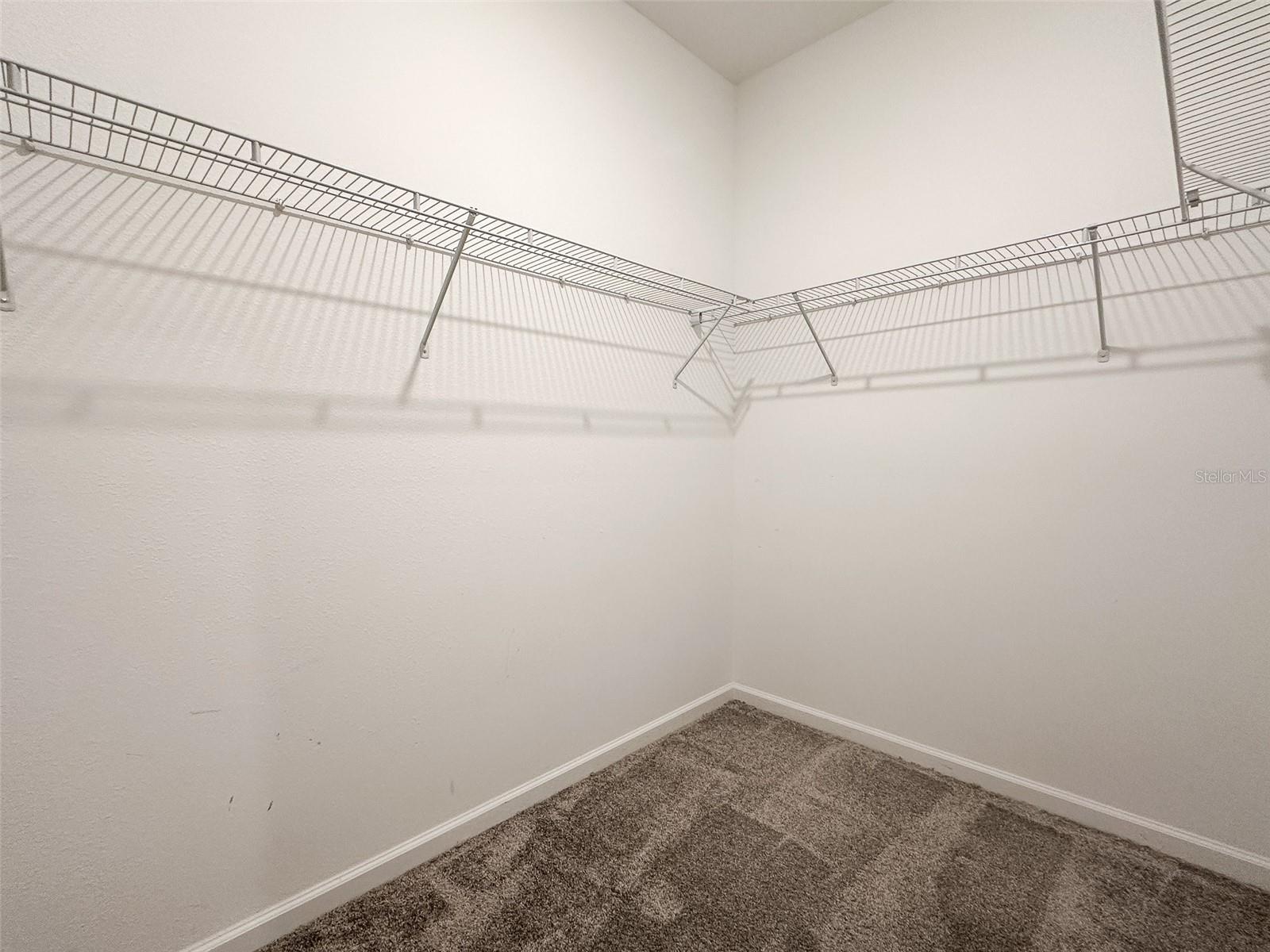 1408 ROXY LN