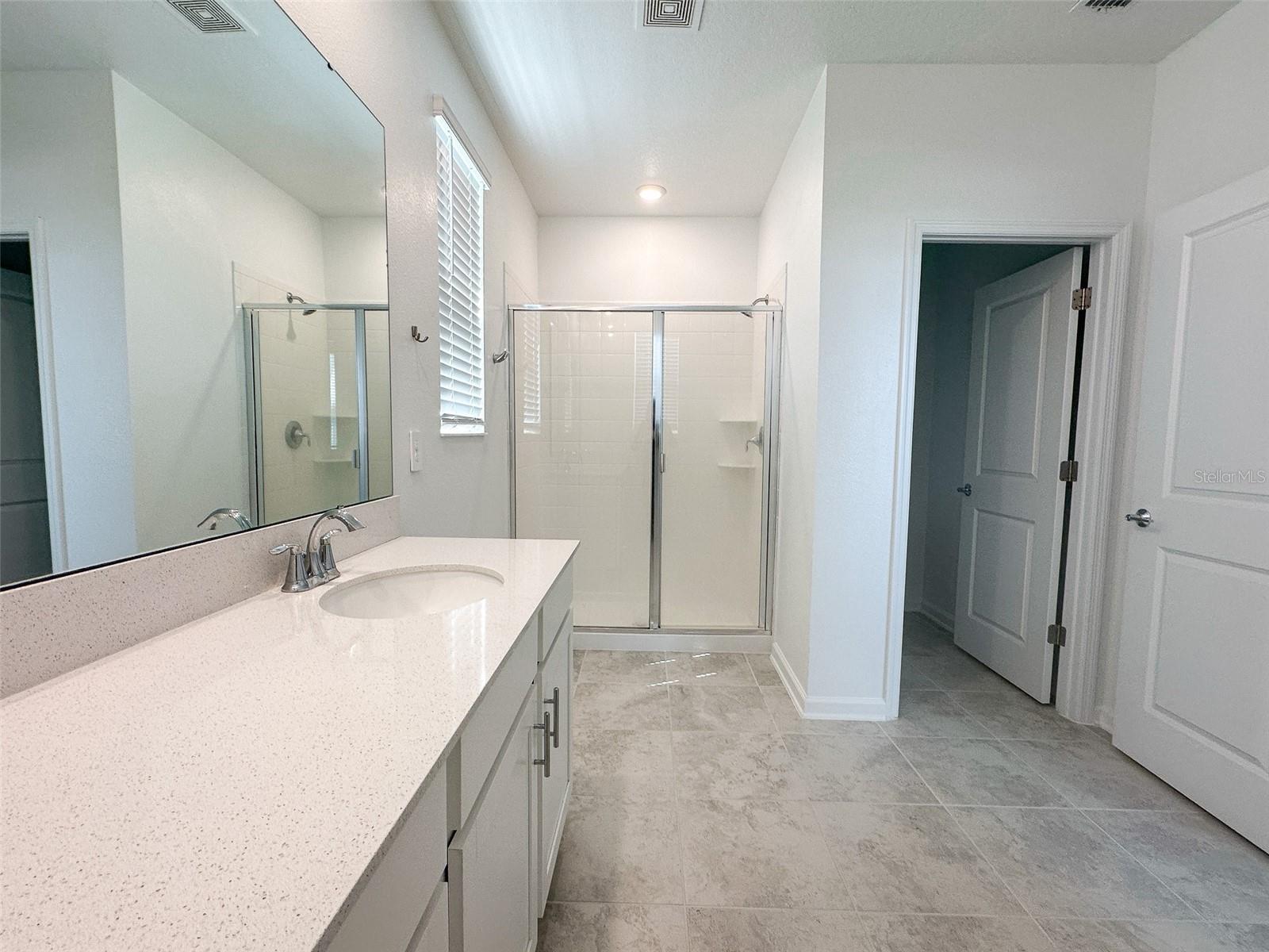 1408 ROXY LN