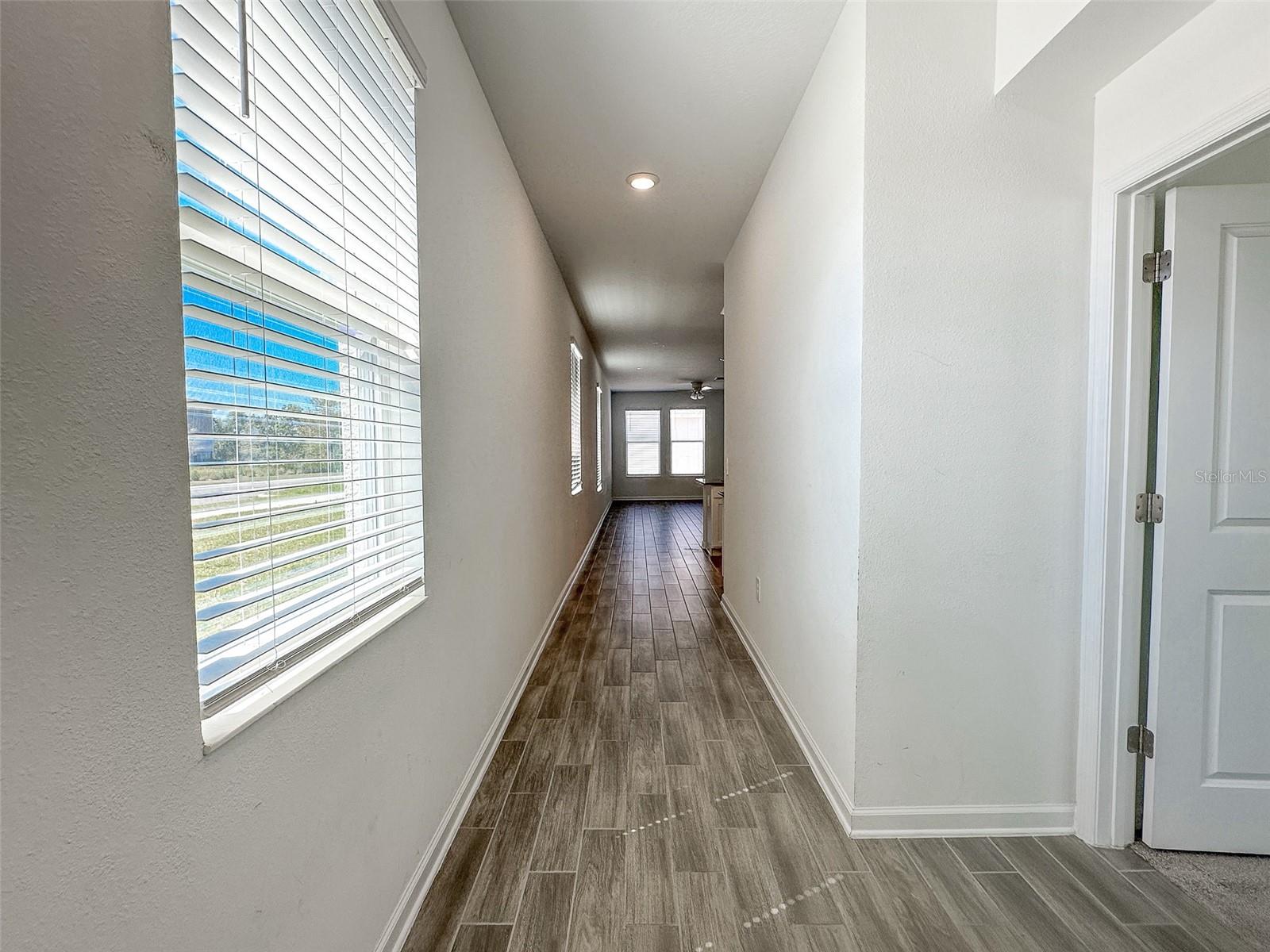 1408 ROXY LN