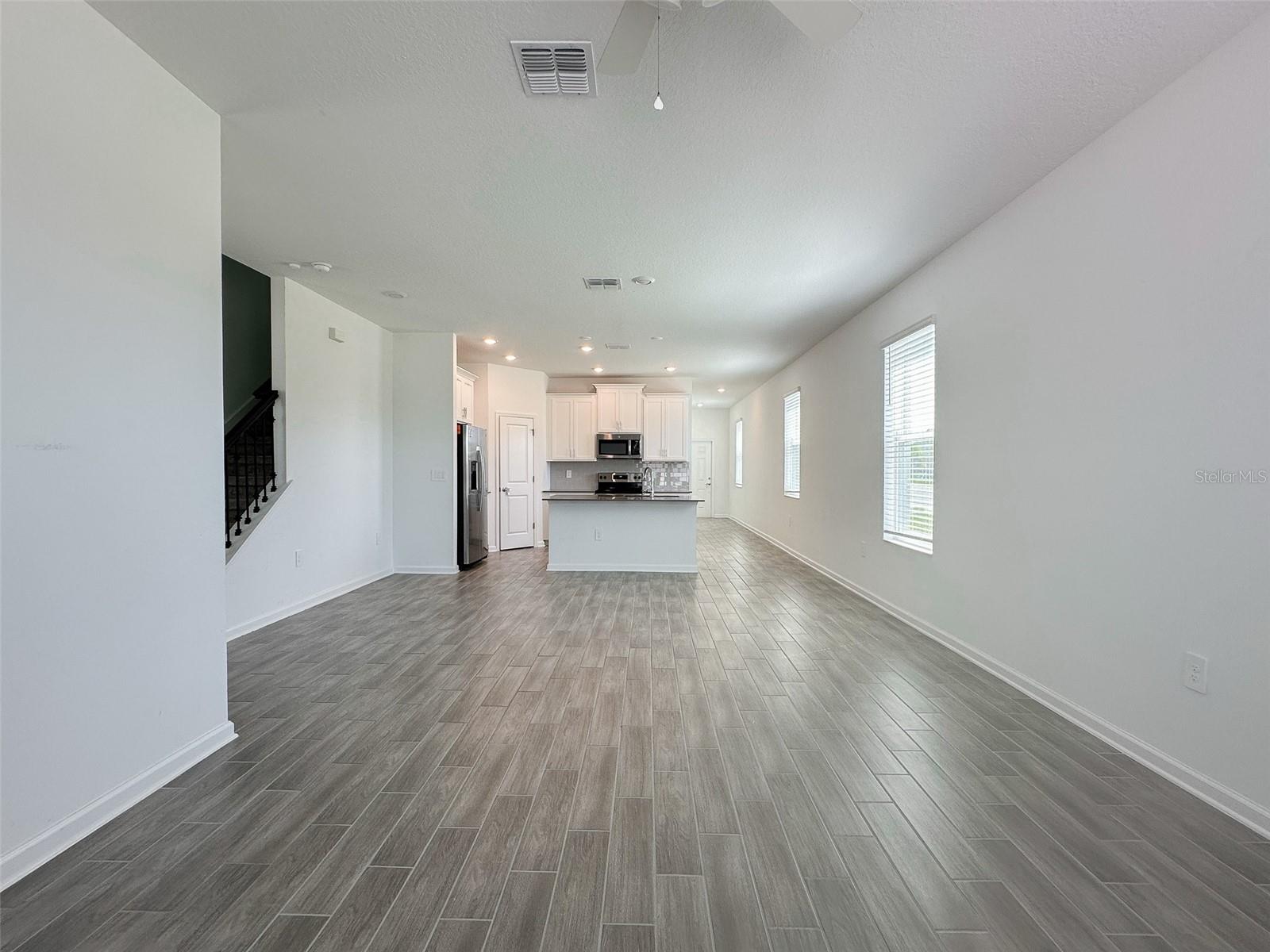 1408 ROXY LN