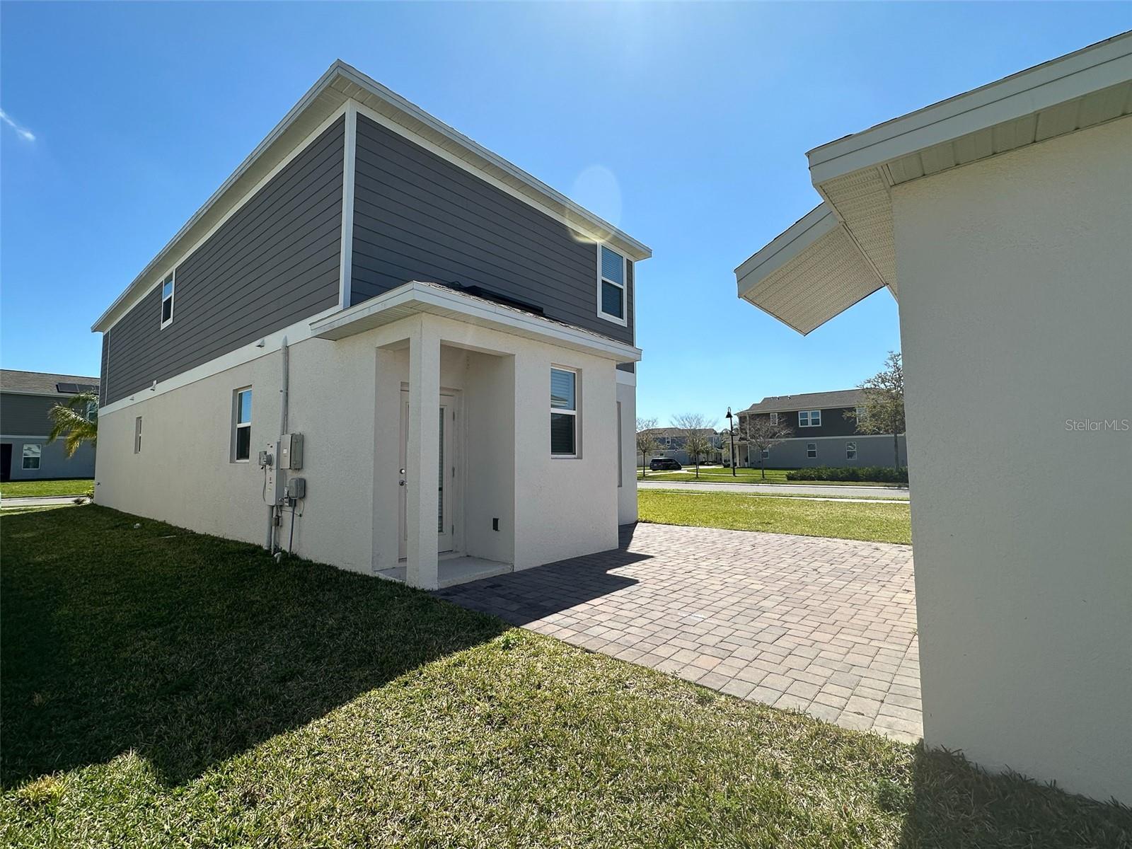 1408 ROXY LN