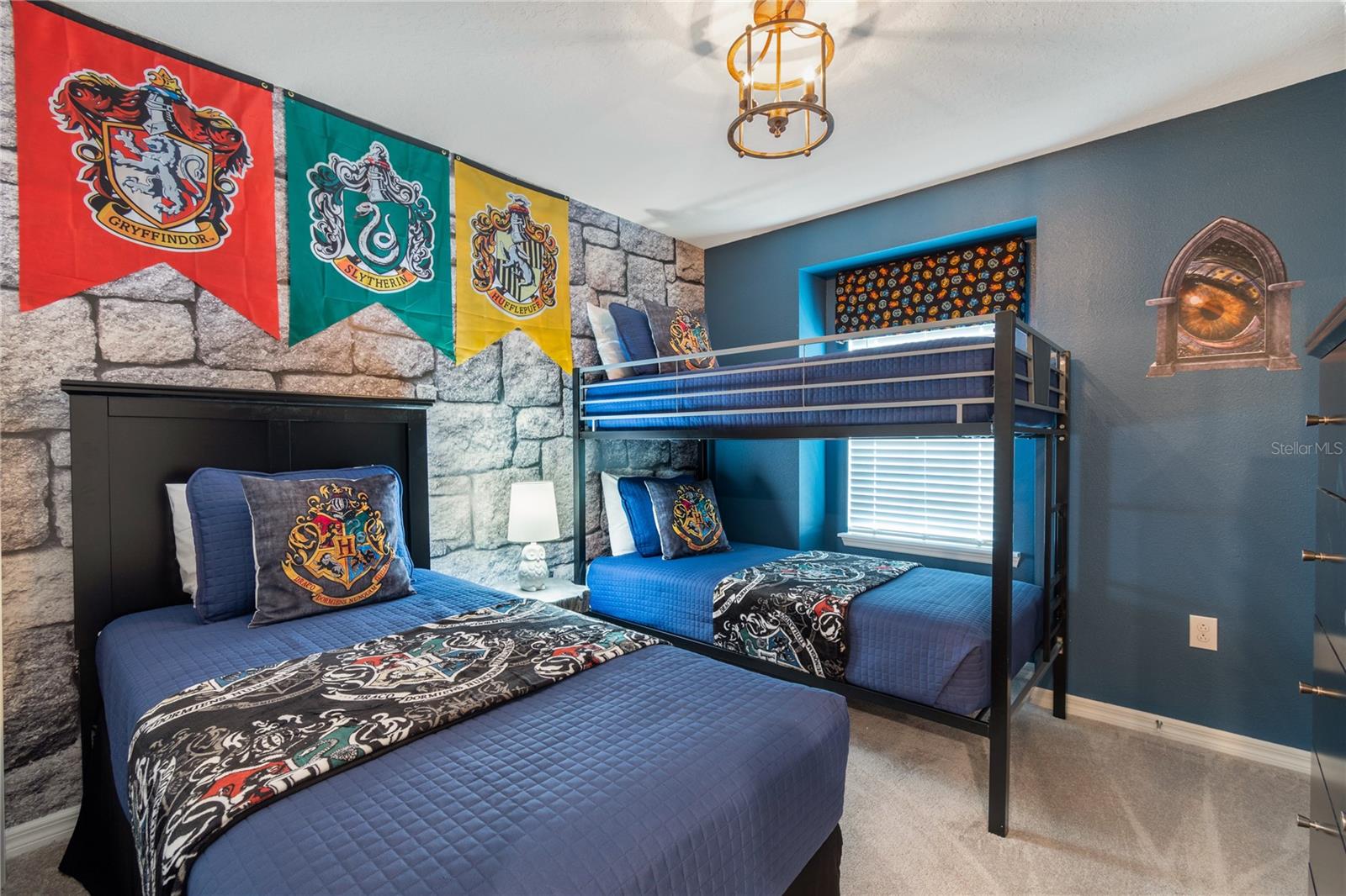 621 JASMINE LN