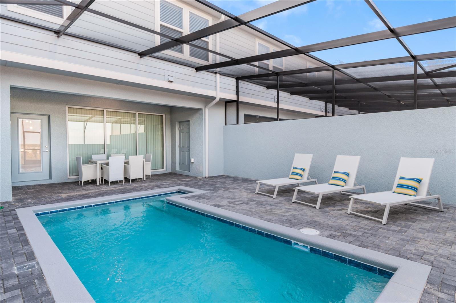 621 JASMINE LN