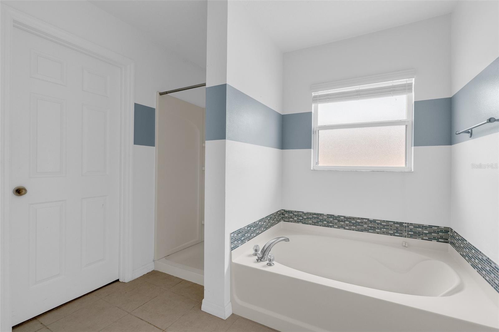 1355 BELLA COOLA DR