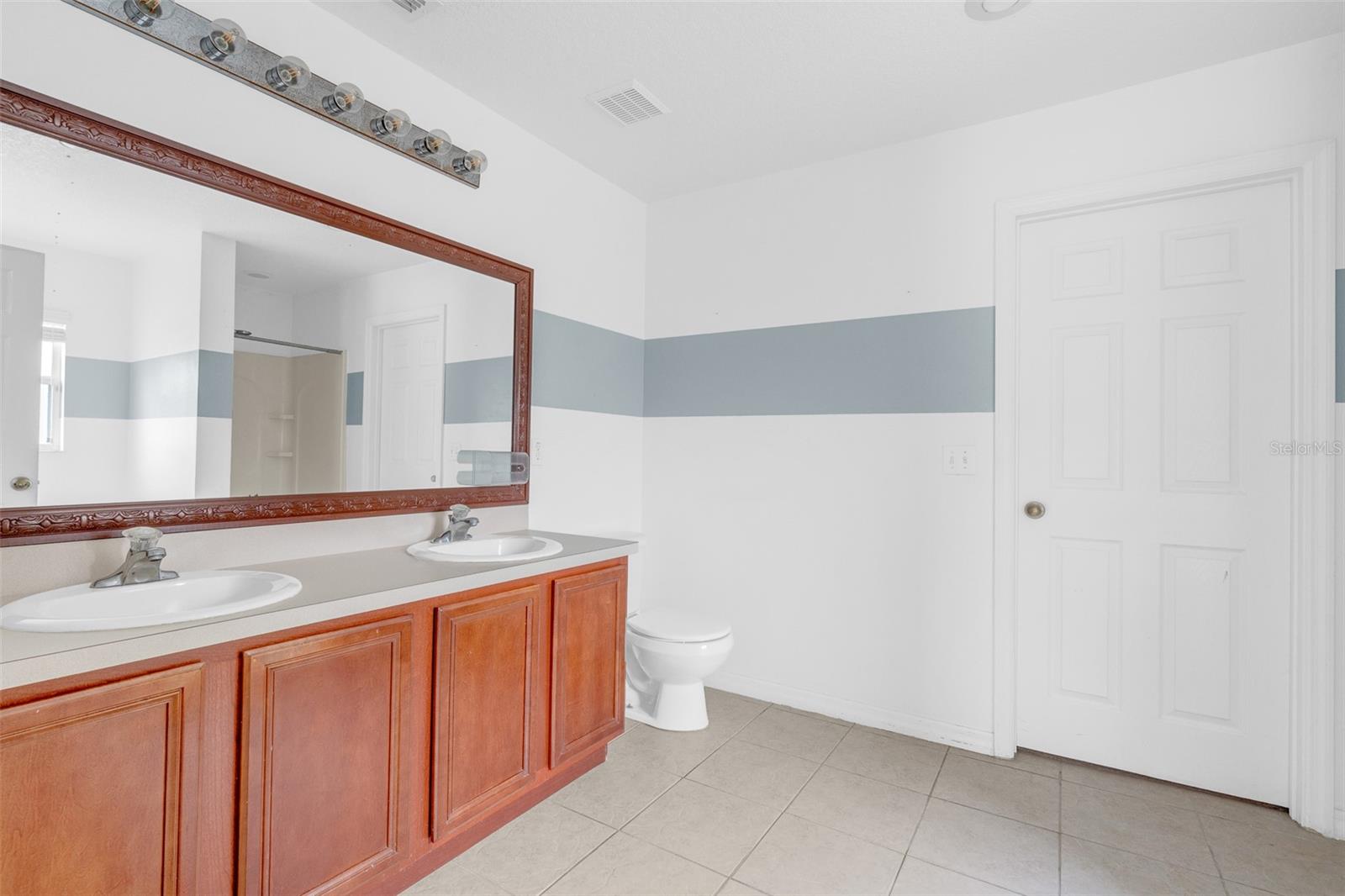 1355 BELLA COOLA DR