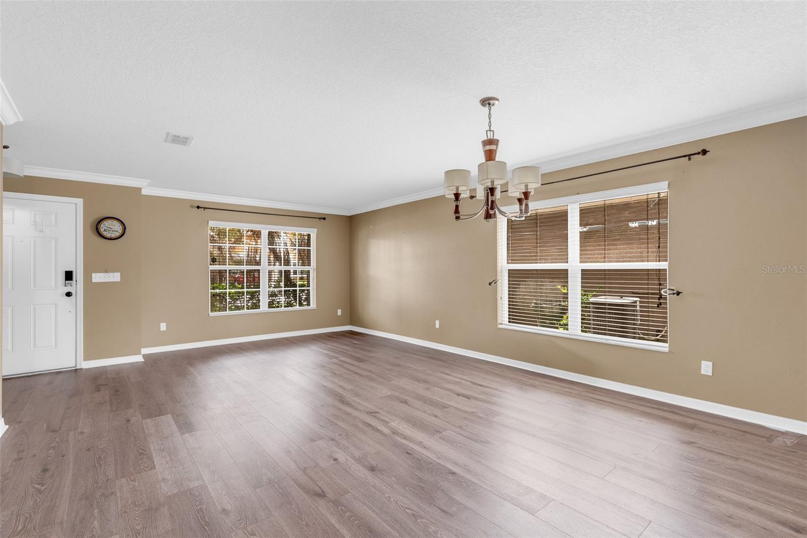 1355 BELLA COOLA DR