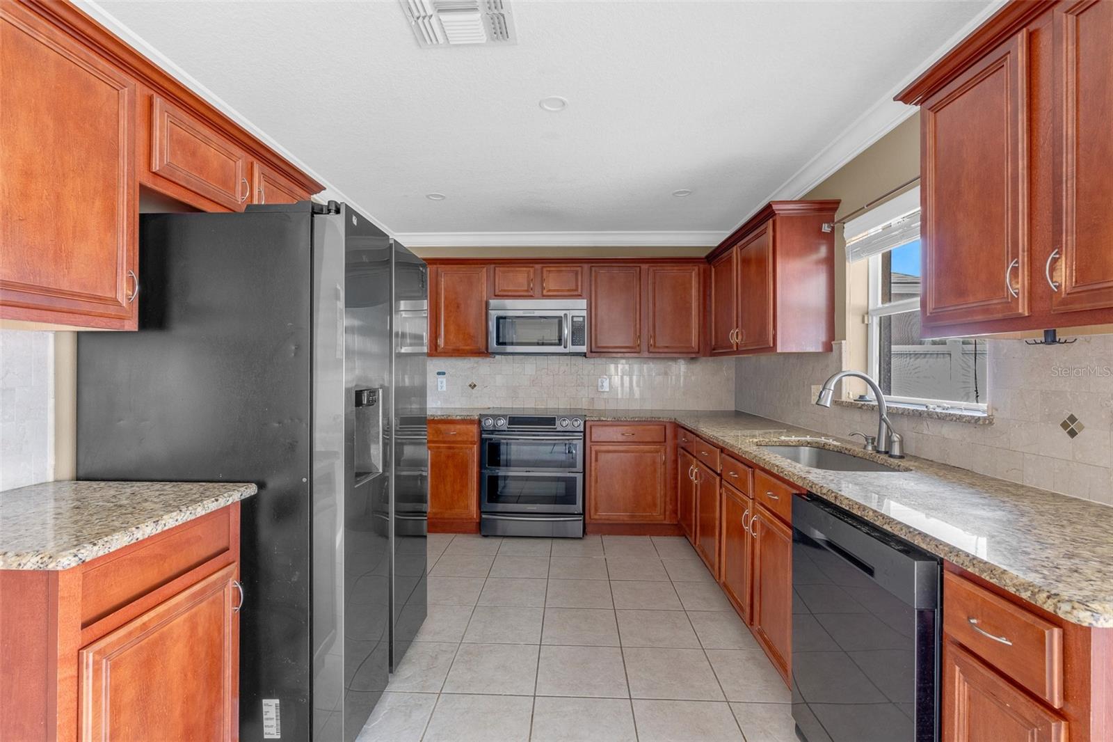 1355 BELLA COOLA DR