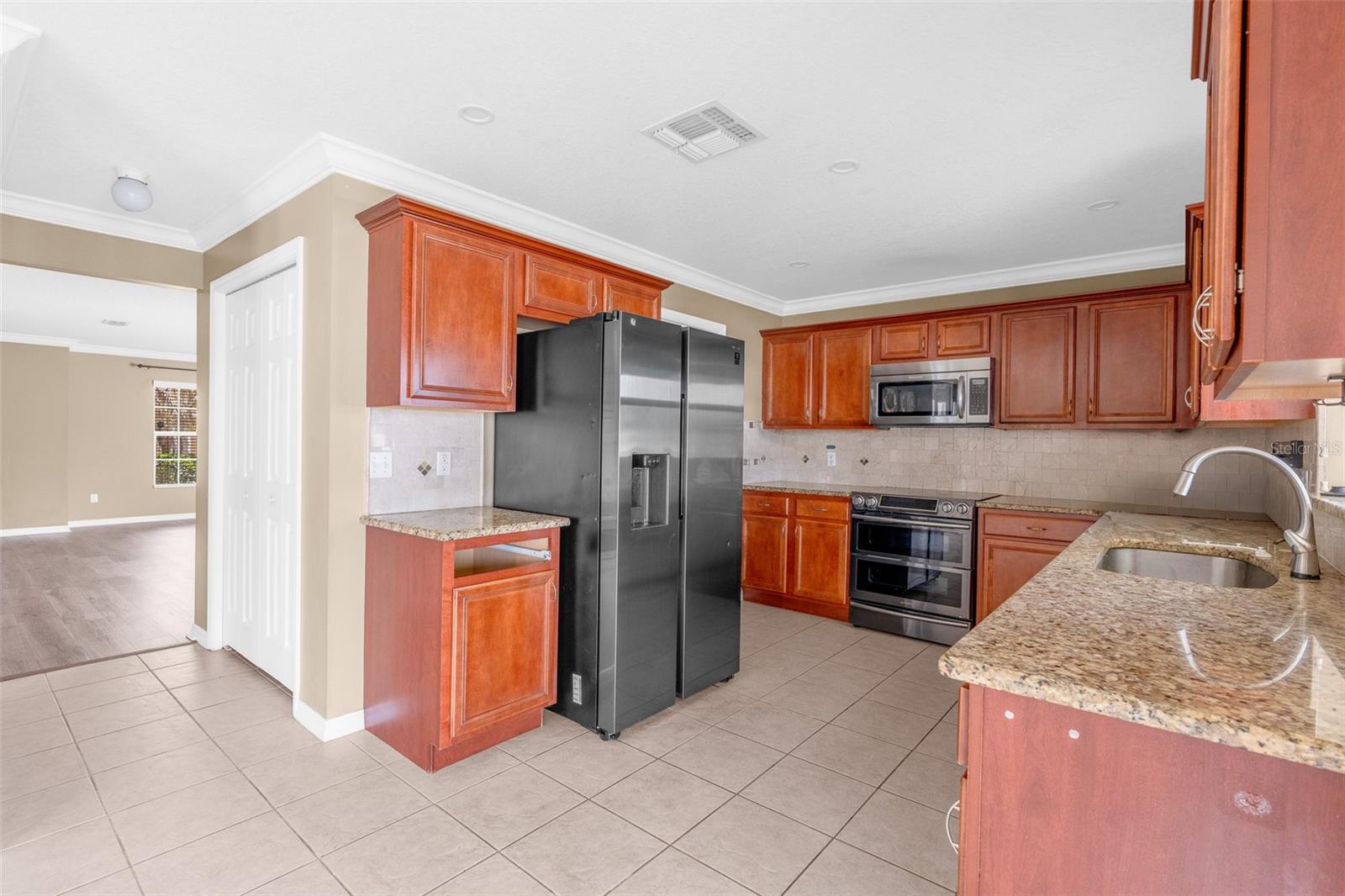 1355 BELLA COOLA DR