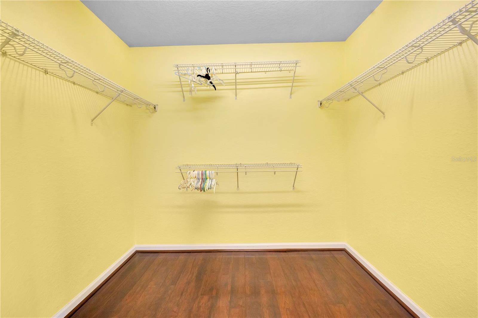7325 DEREXA DR