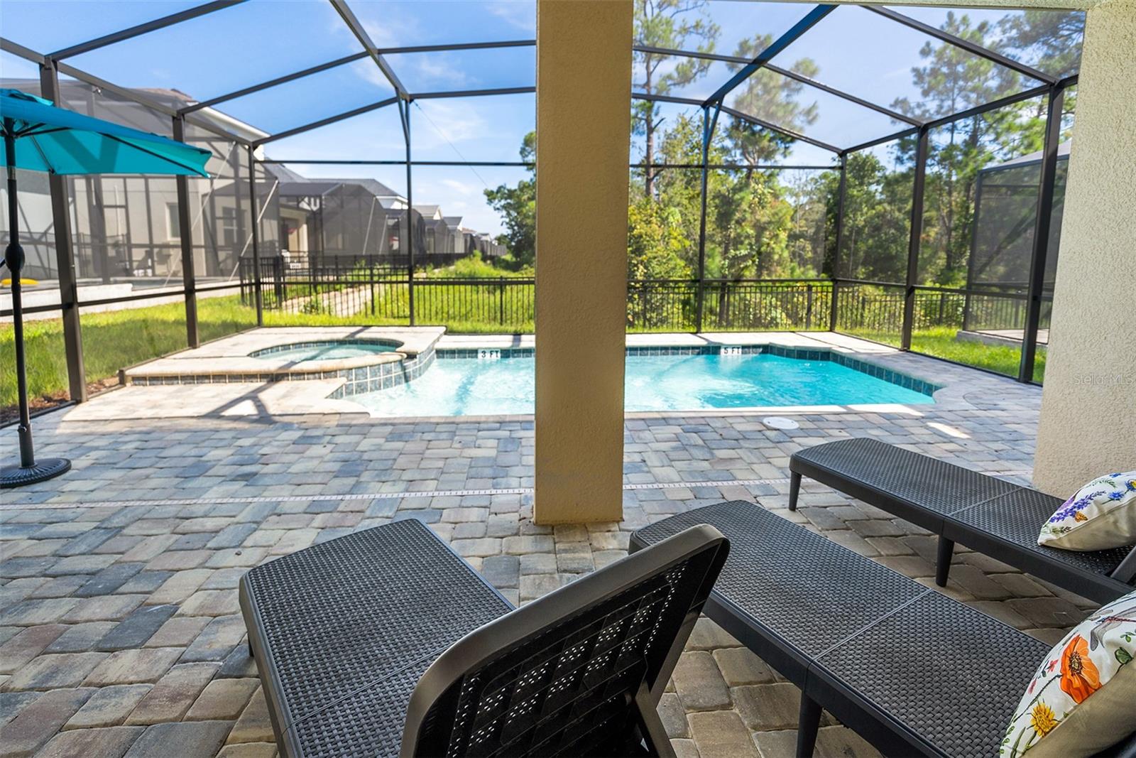 8953 COCONUT BREEZE DR