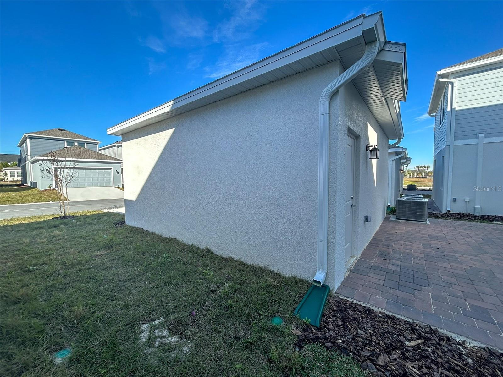 1898 RIDER RAIN LN