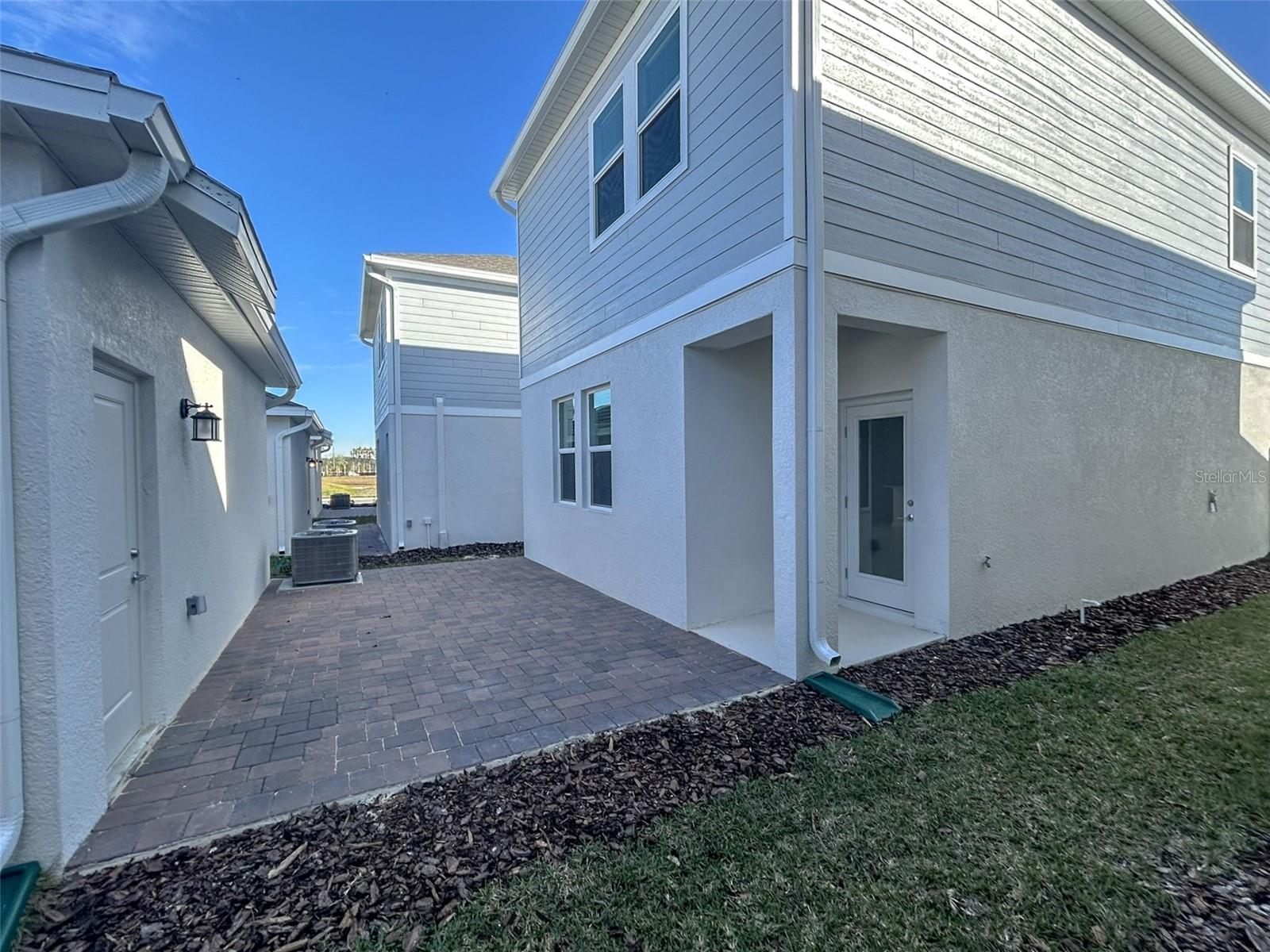 1898 RIDER RAIN LN