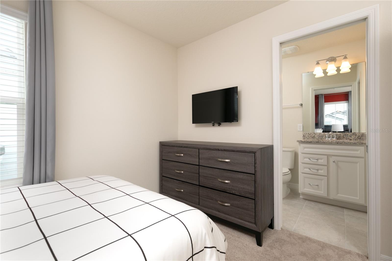 7376 OAKMOSS LOOP