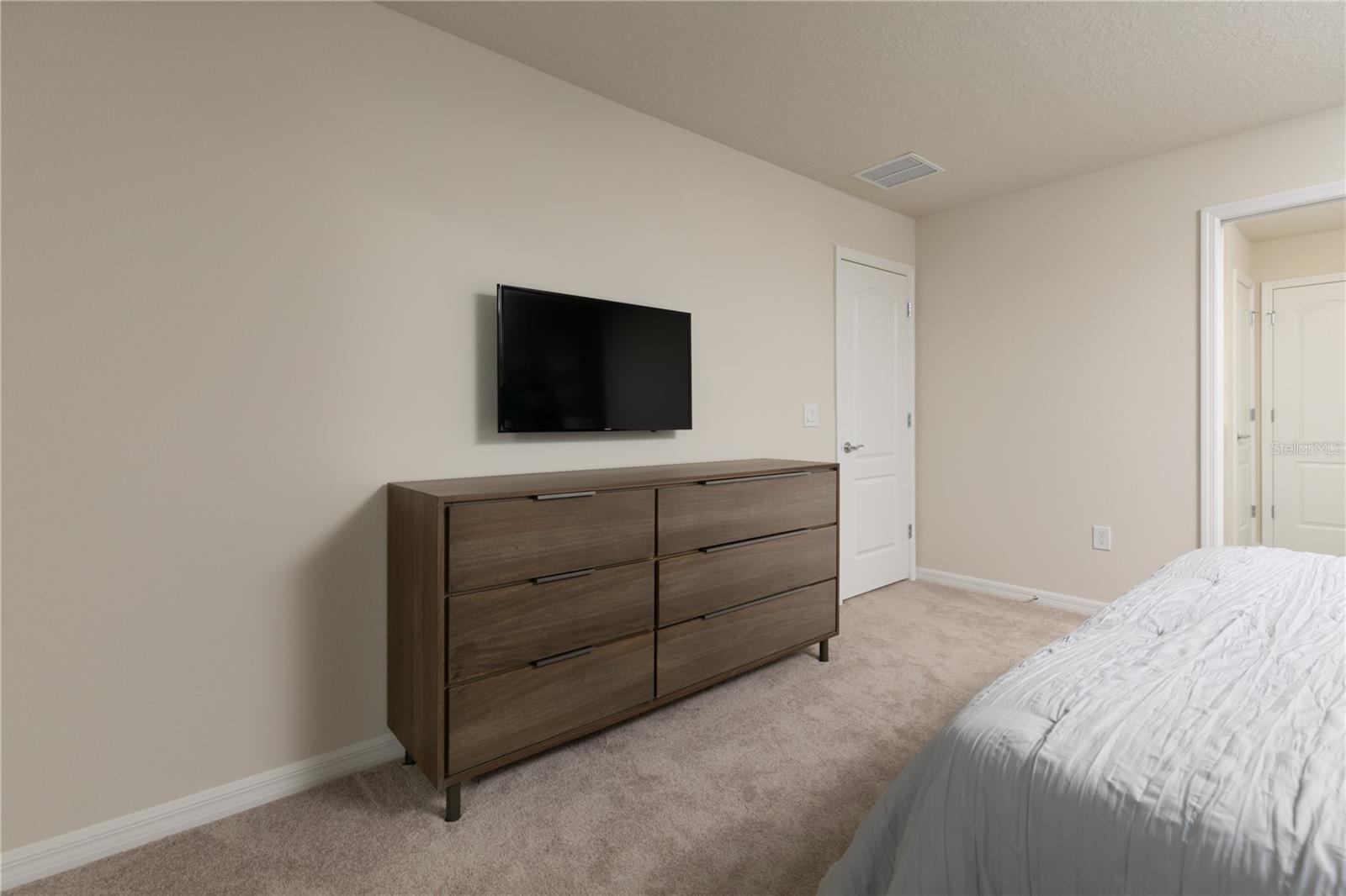 7376 OAKMOSS LOOP
