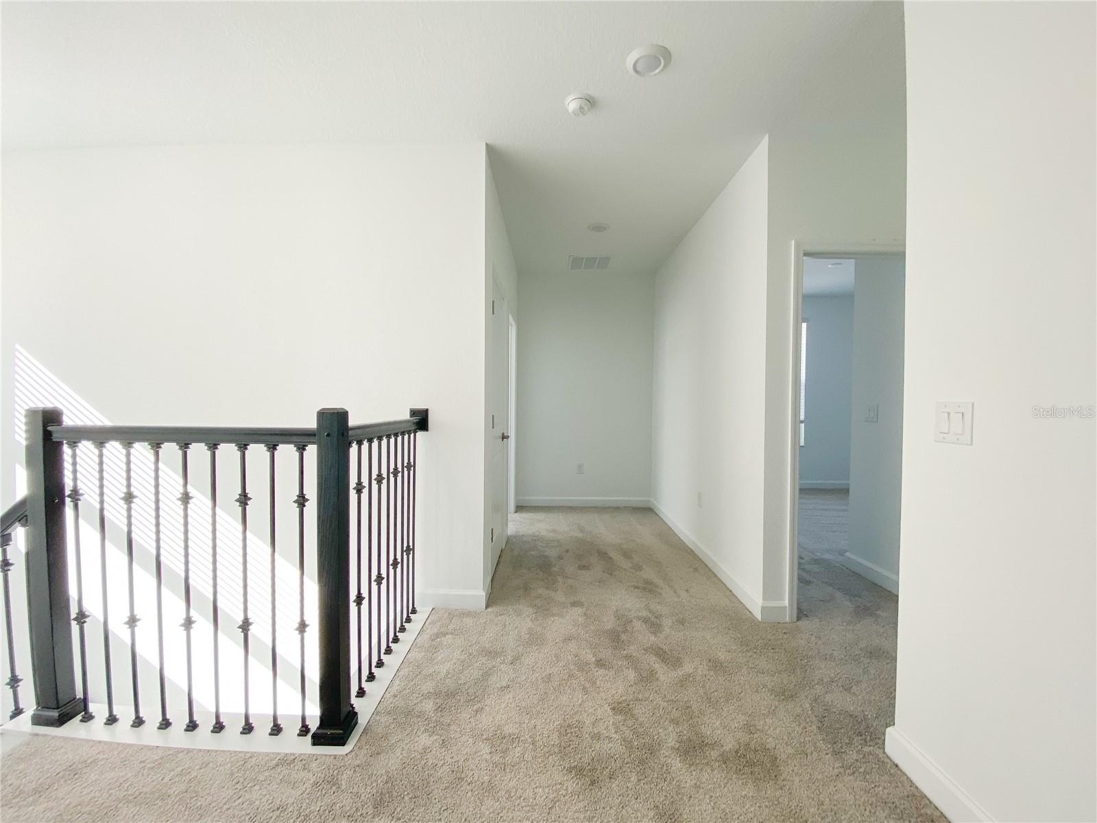 977 LEADER ST