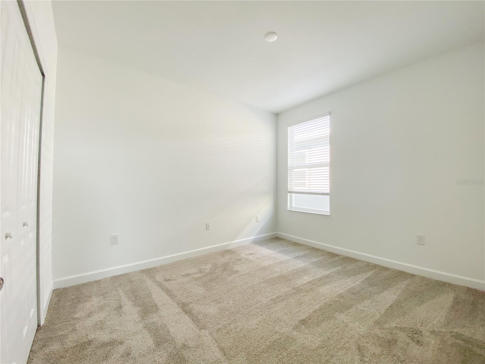977 LEADER ST