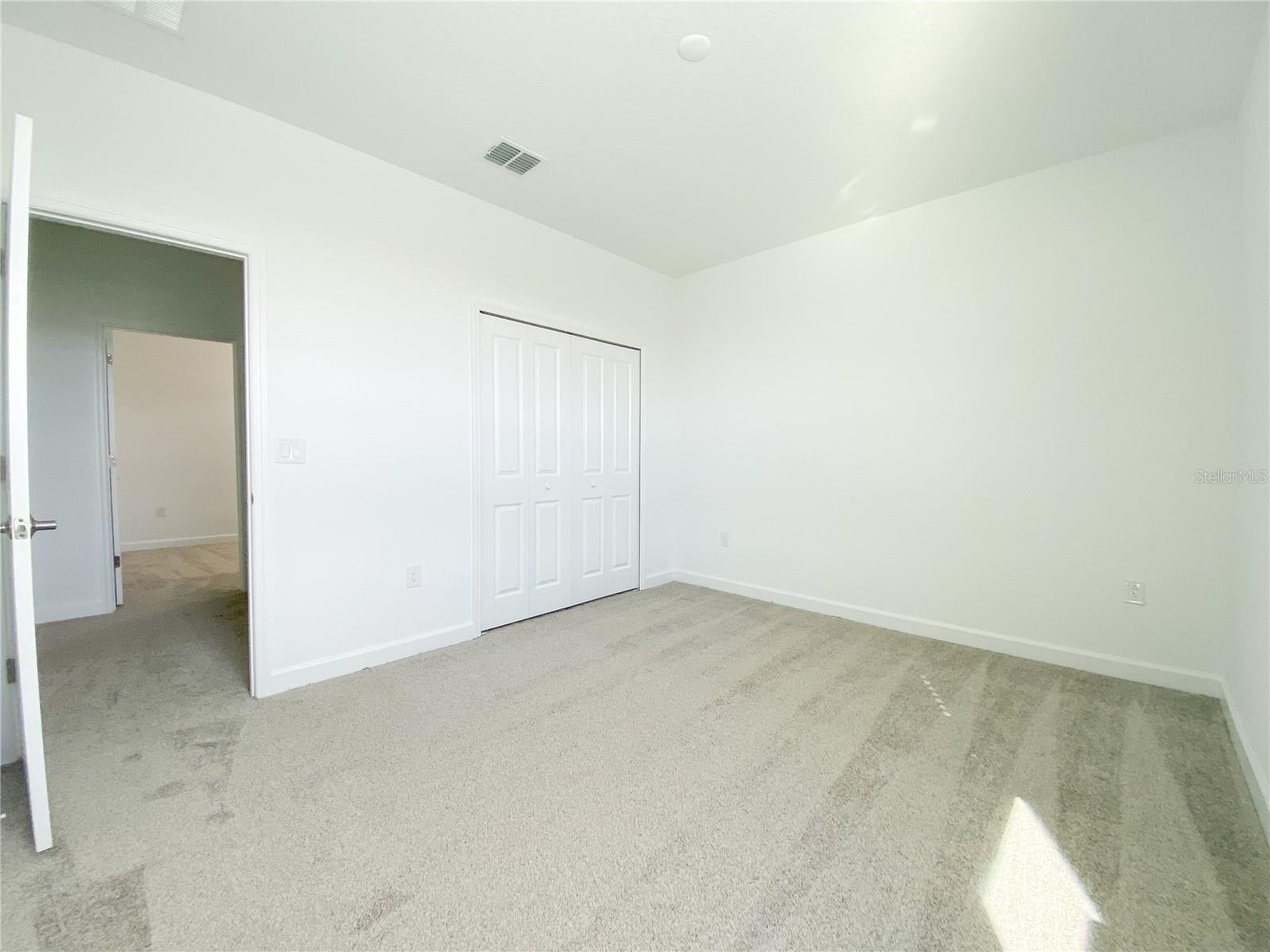 977 LEADER ST
