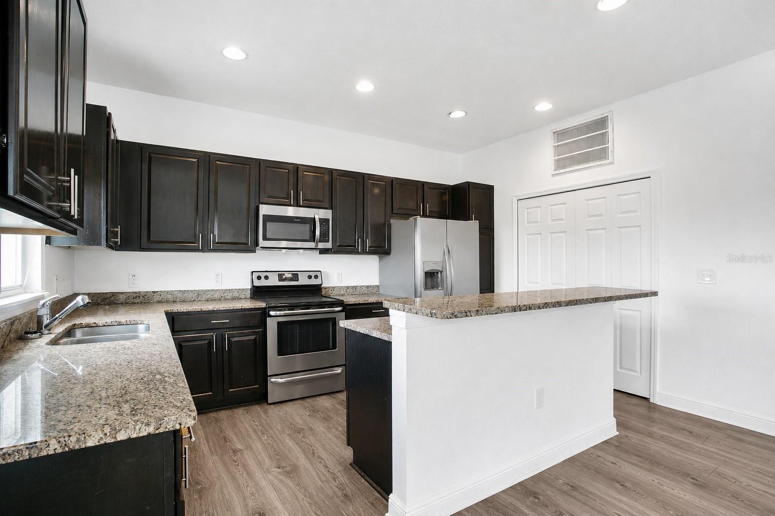 1370 SALISBURY DR