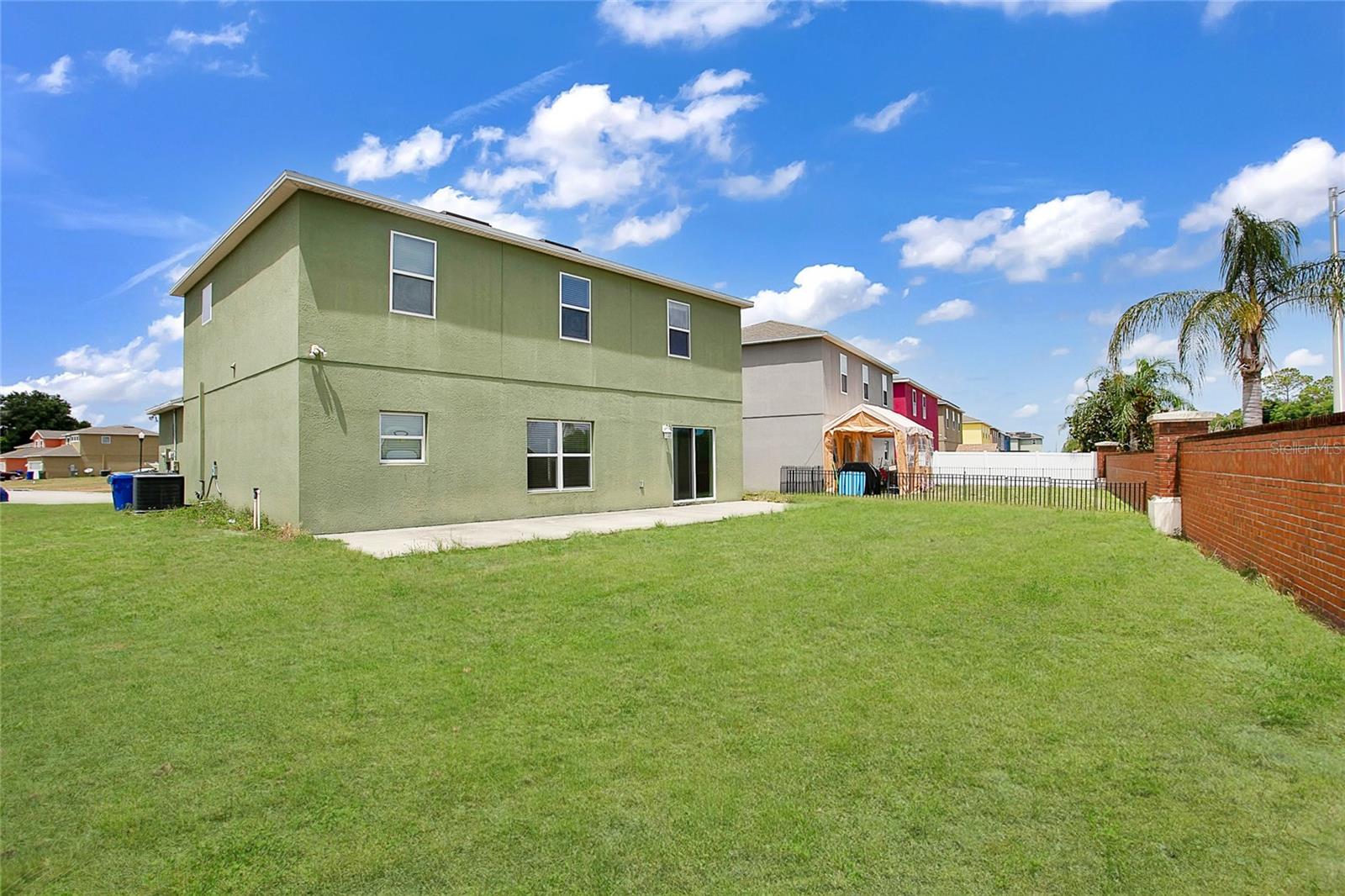 1370 SALISBURY DR