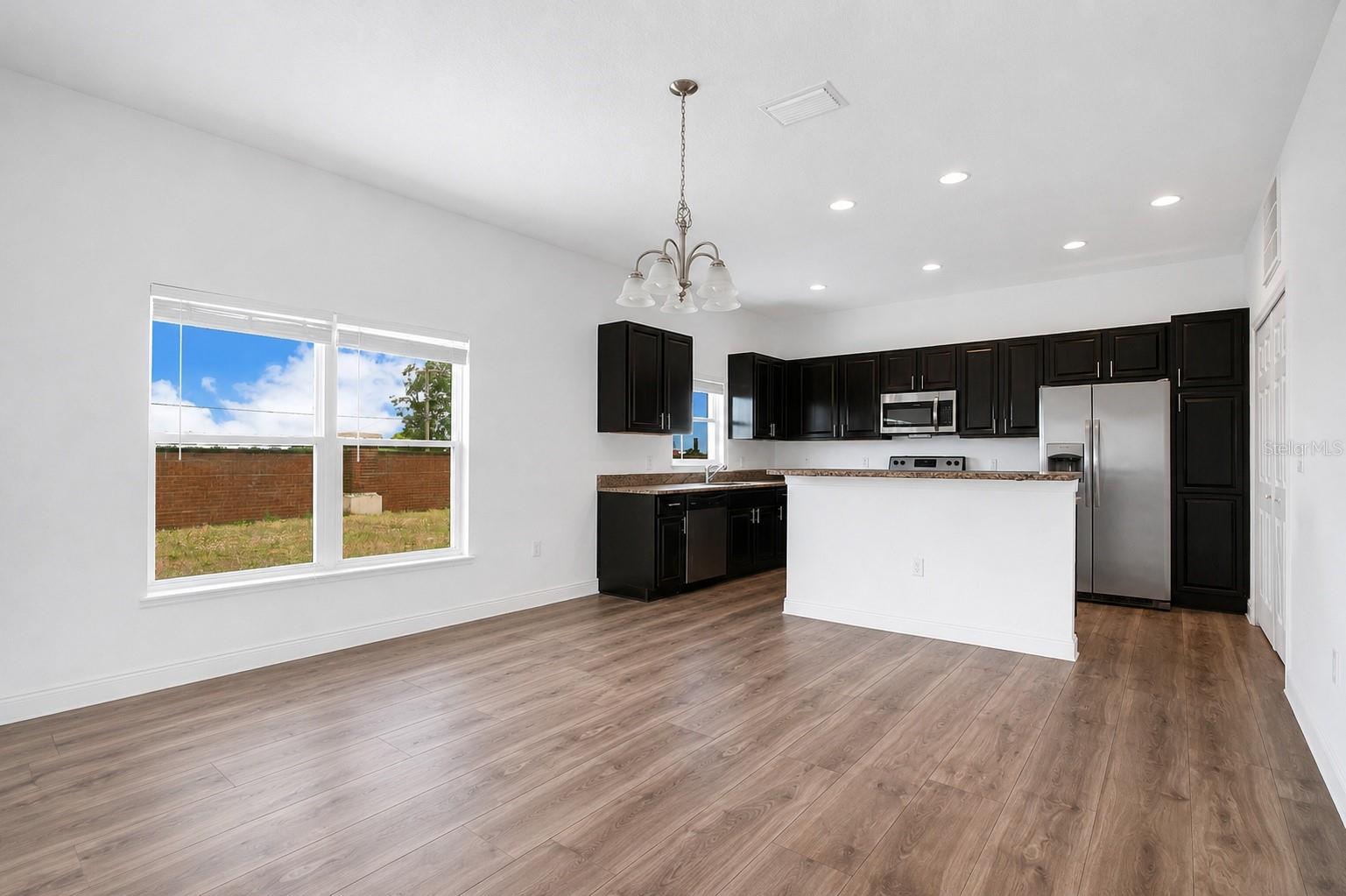 1370 SALISBURY DR