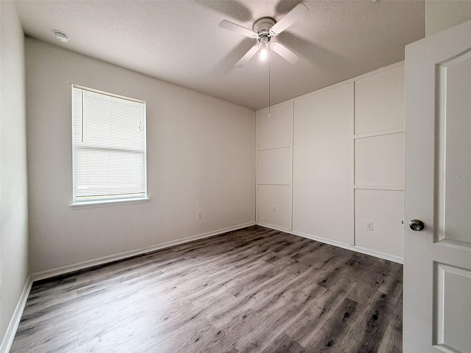 908 GLAZEBROOK LOOP
