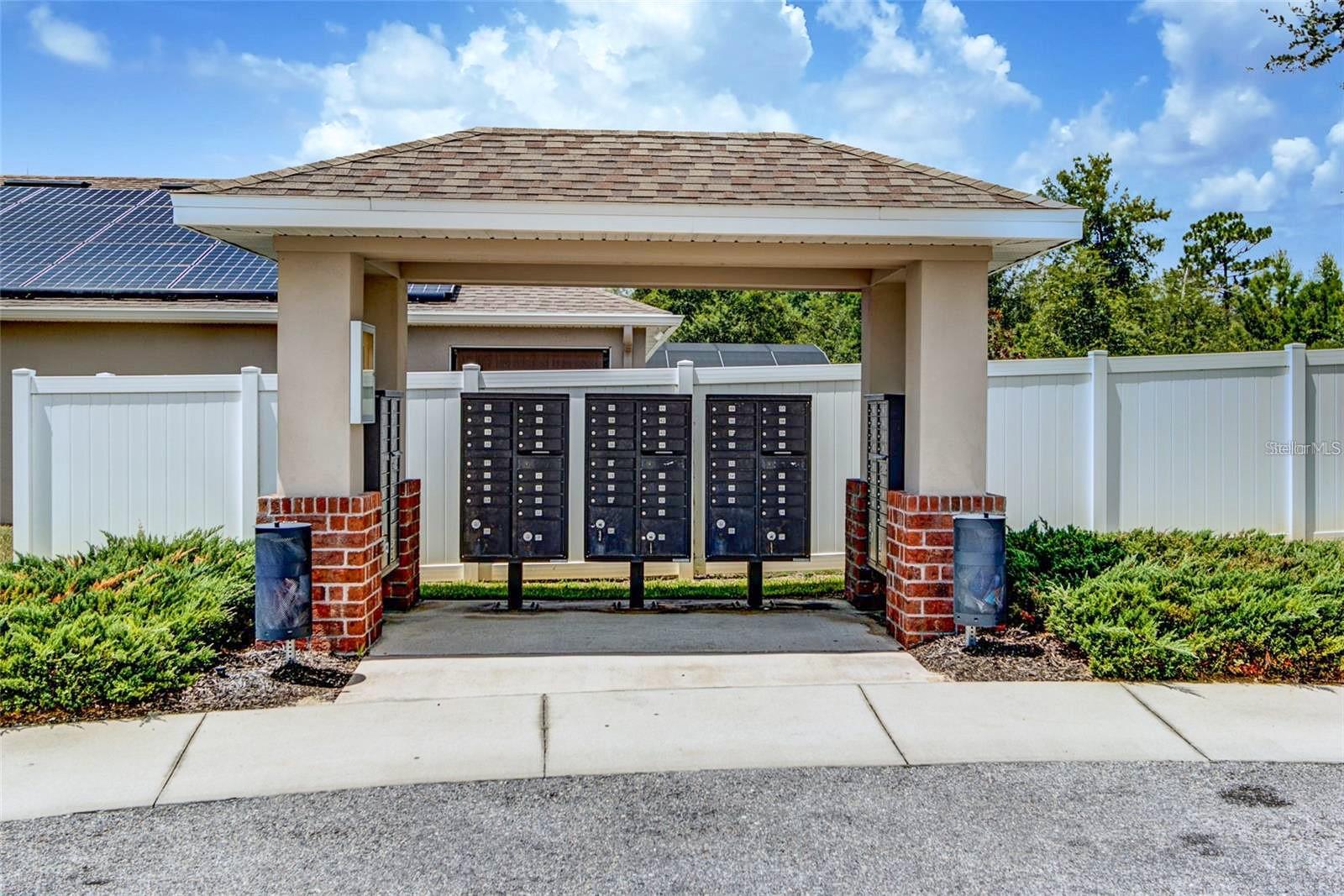 908 GLAZEBROOK LOOP