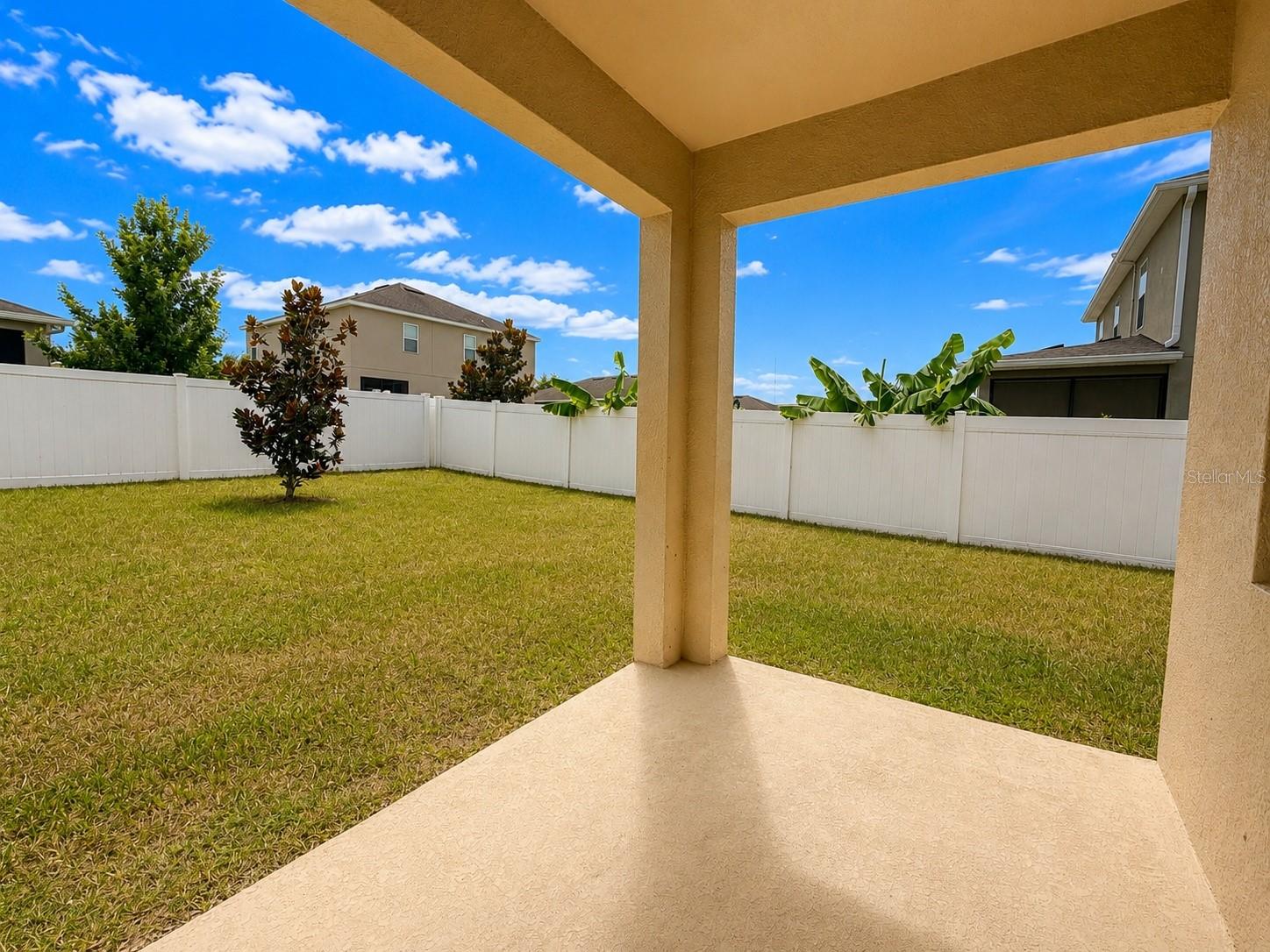 908 GLAZEBROOK LOOP