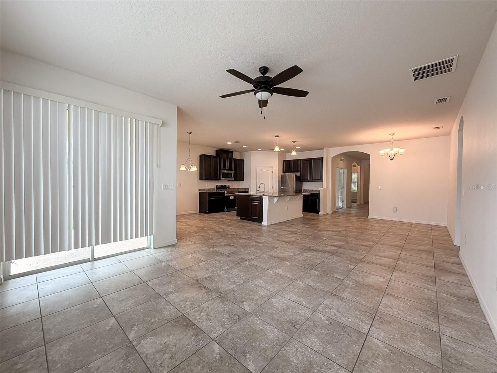 908 GLAZEBROOK LOOP