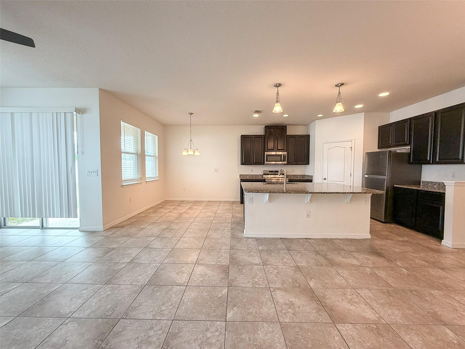 908 GLAZEBROOK LOOP