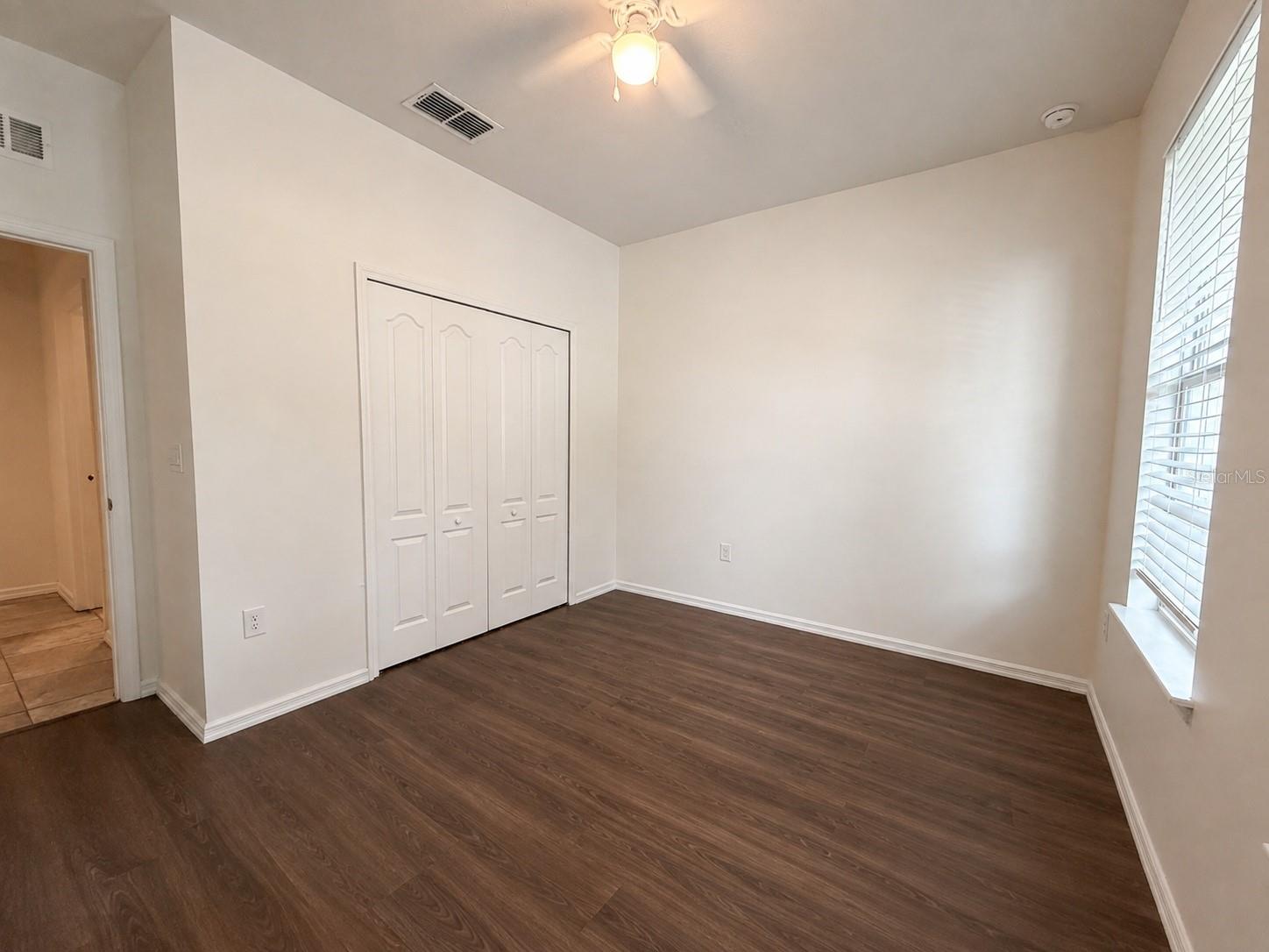 908 GLAZEBROOK LOOP