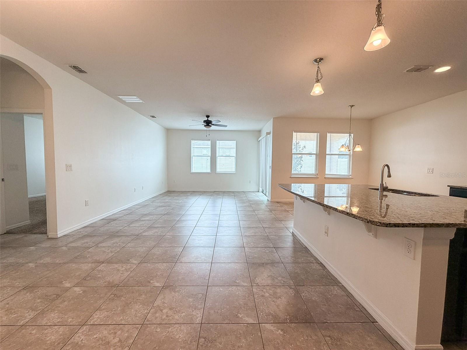 908 GLAZEBROOK LOOP