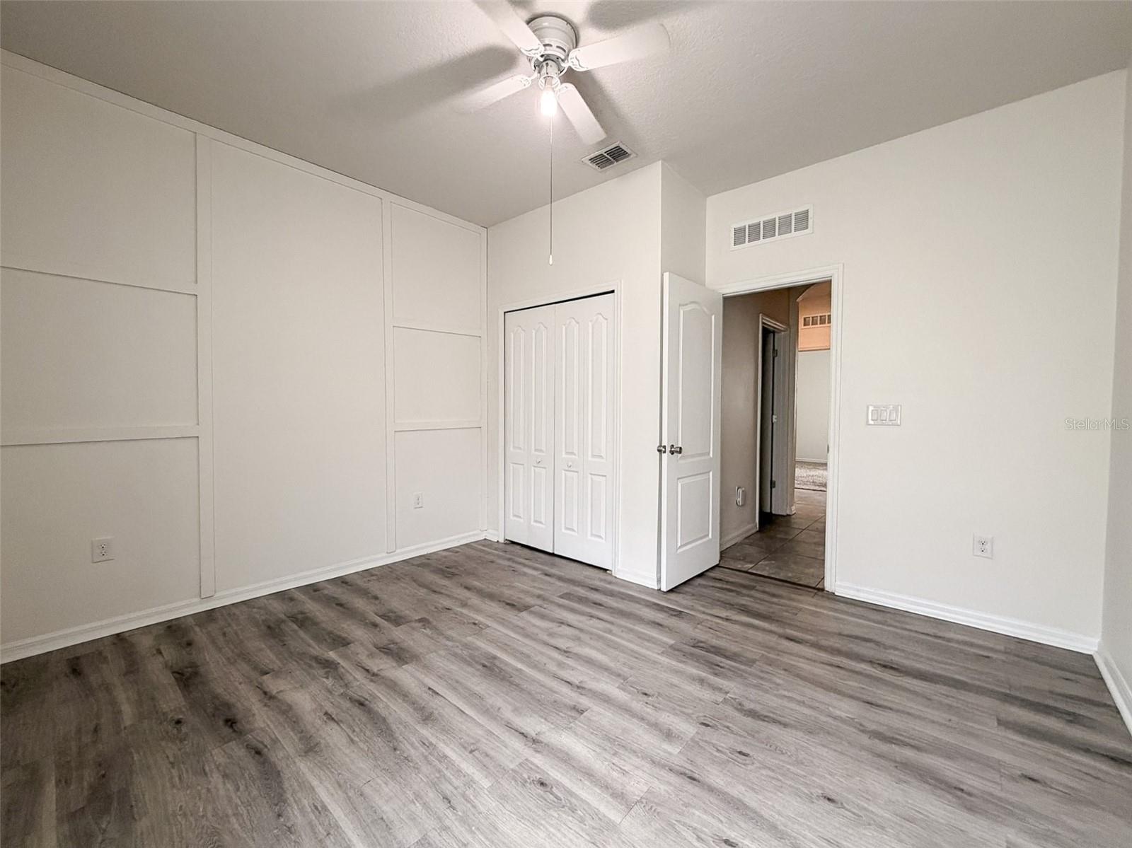 908 GLAZEBROOK LOOP