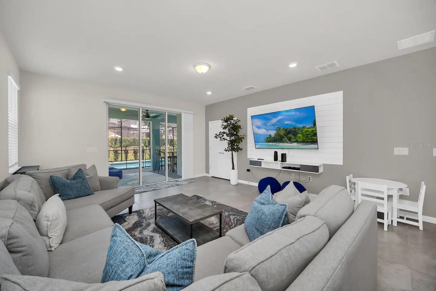 7263 OAKMOSS LOOP